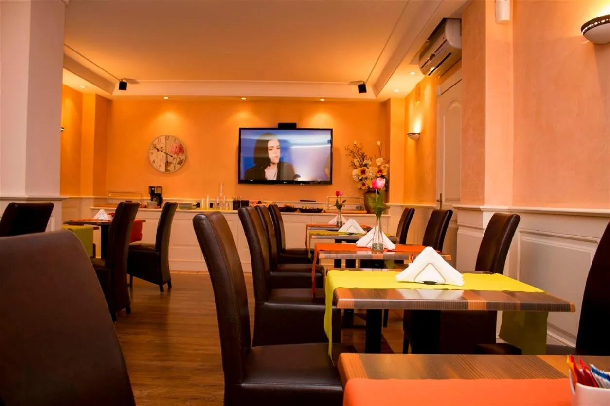 Lounge or bar in Hotel Mediterraneo