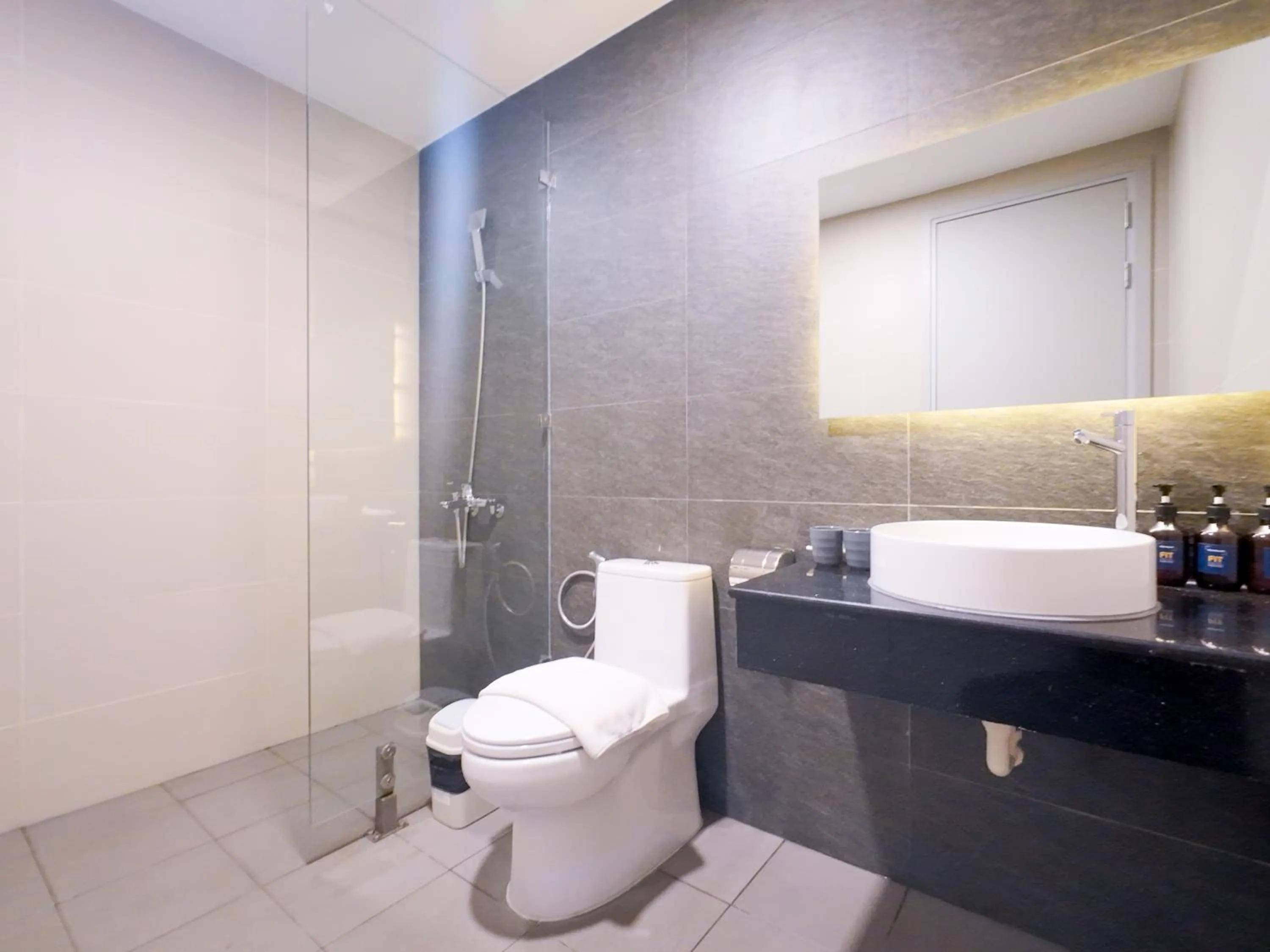 Shower in FIT Hotel Can Tho