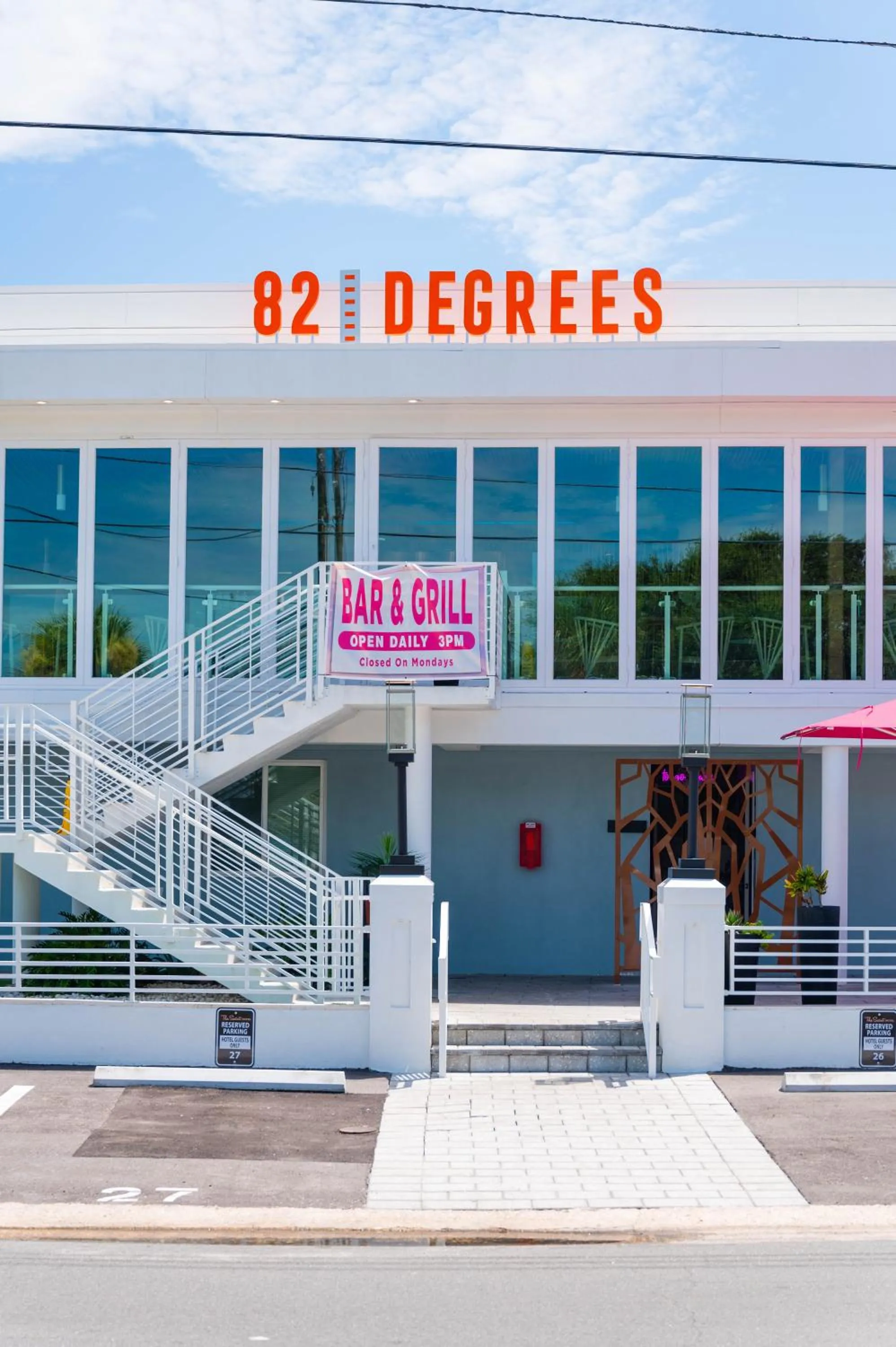 Restaurant/places to eat in The Saint Hotel