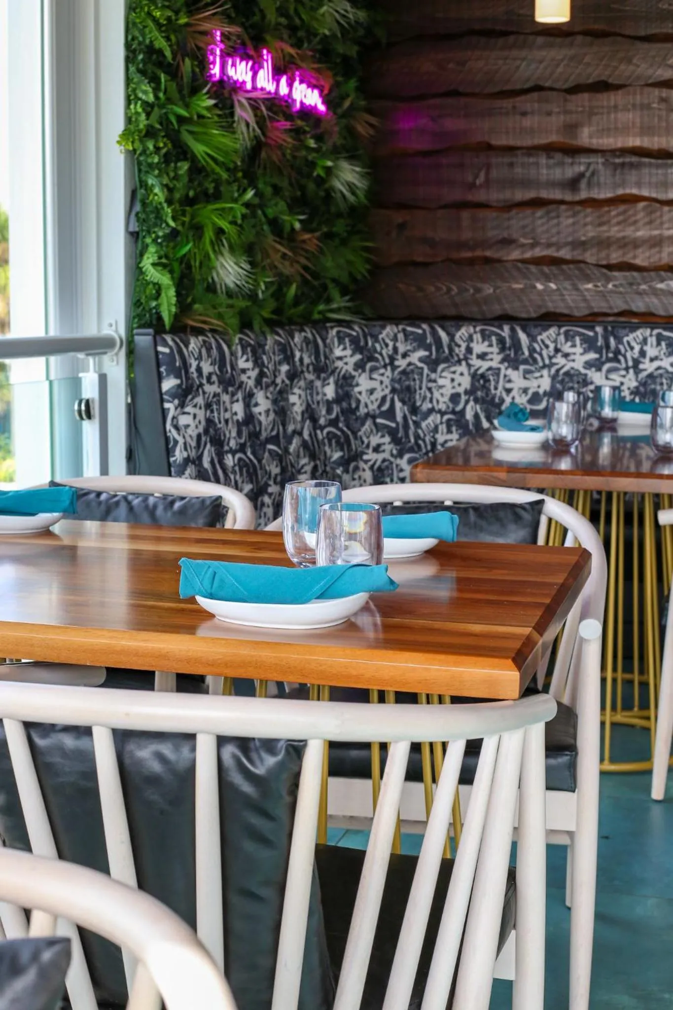 Restaurant/places to eat in The Saint Hotel