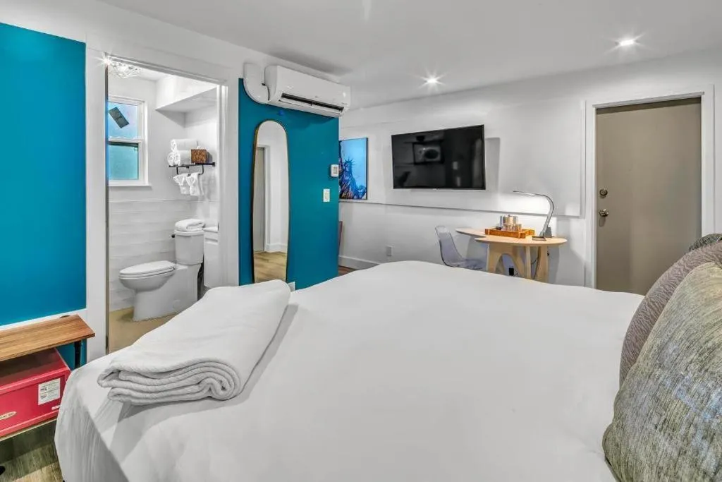 Bedroom, Bed in The Saint Hotel