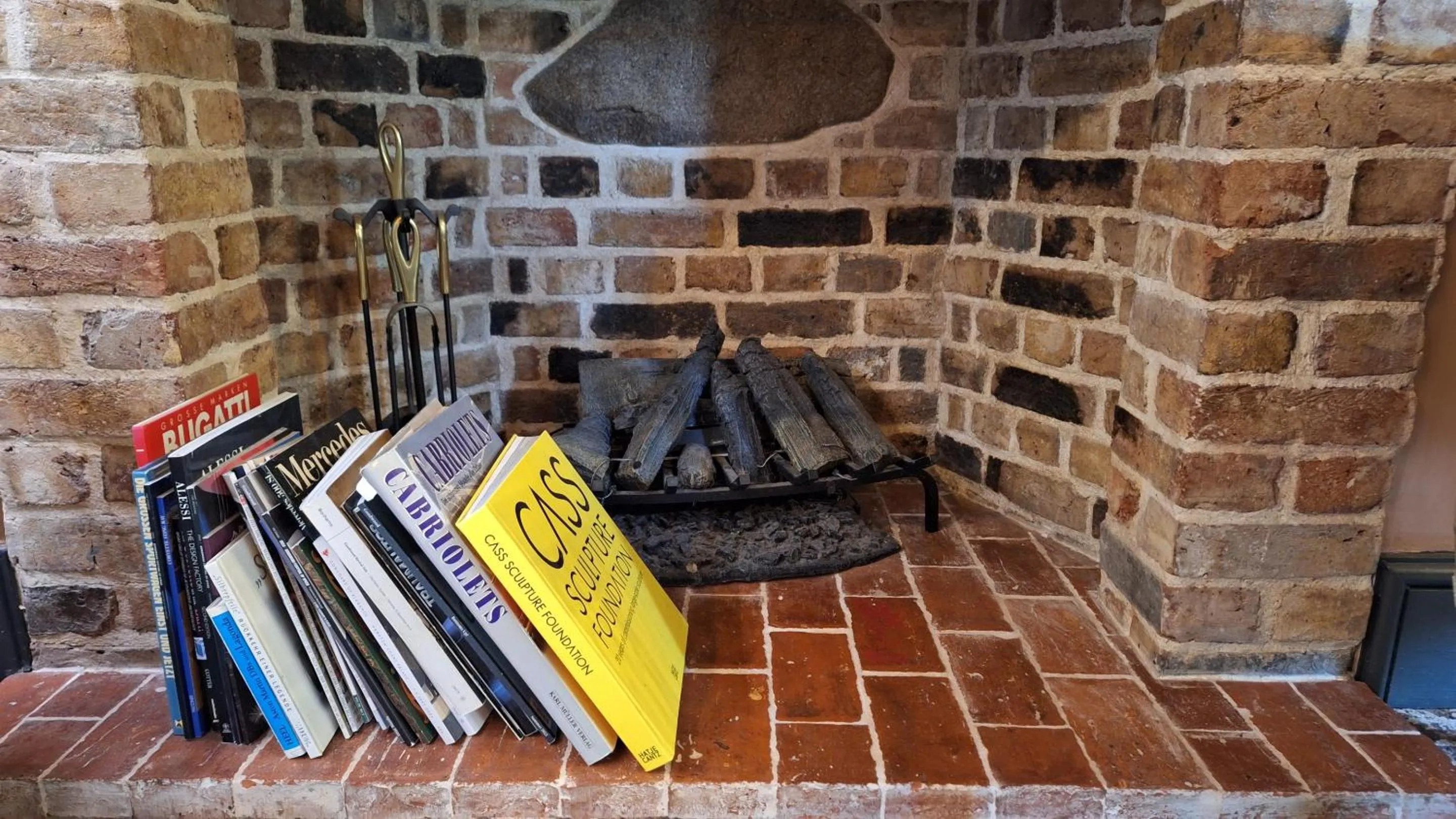 Lounge or bar in East Walls Hotel