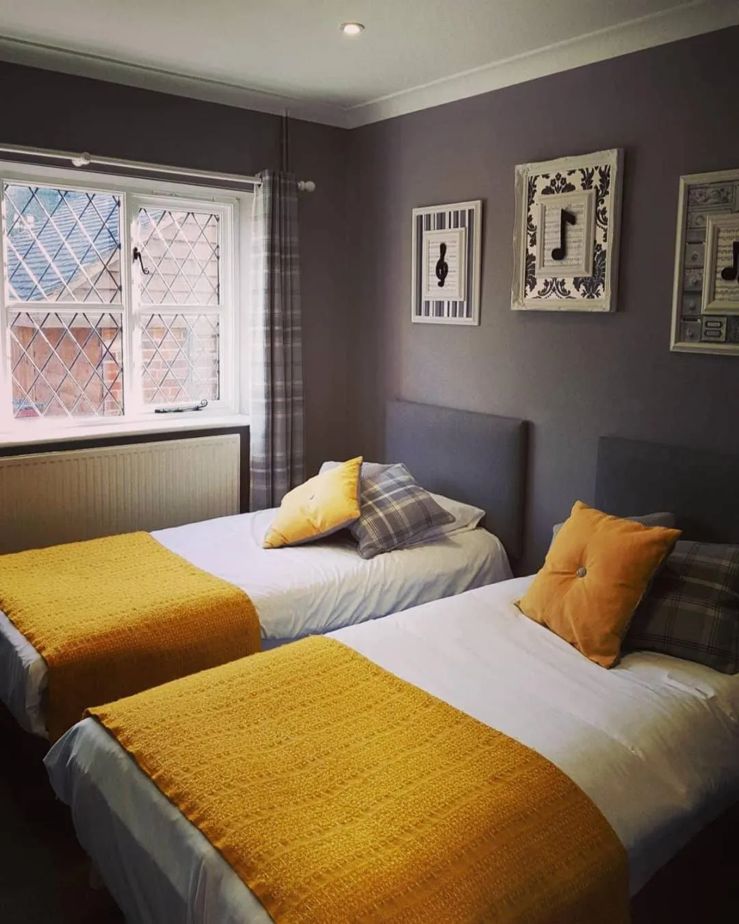 Bedroom, Bed in The Green Man Stanford