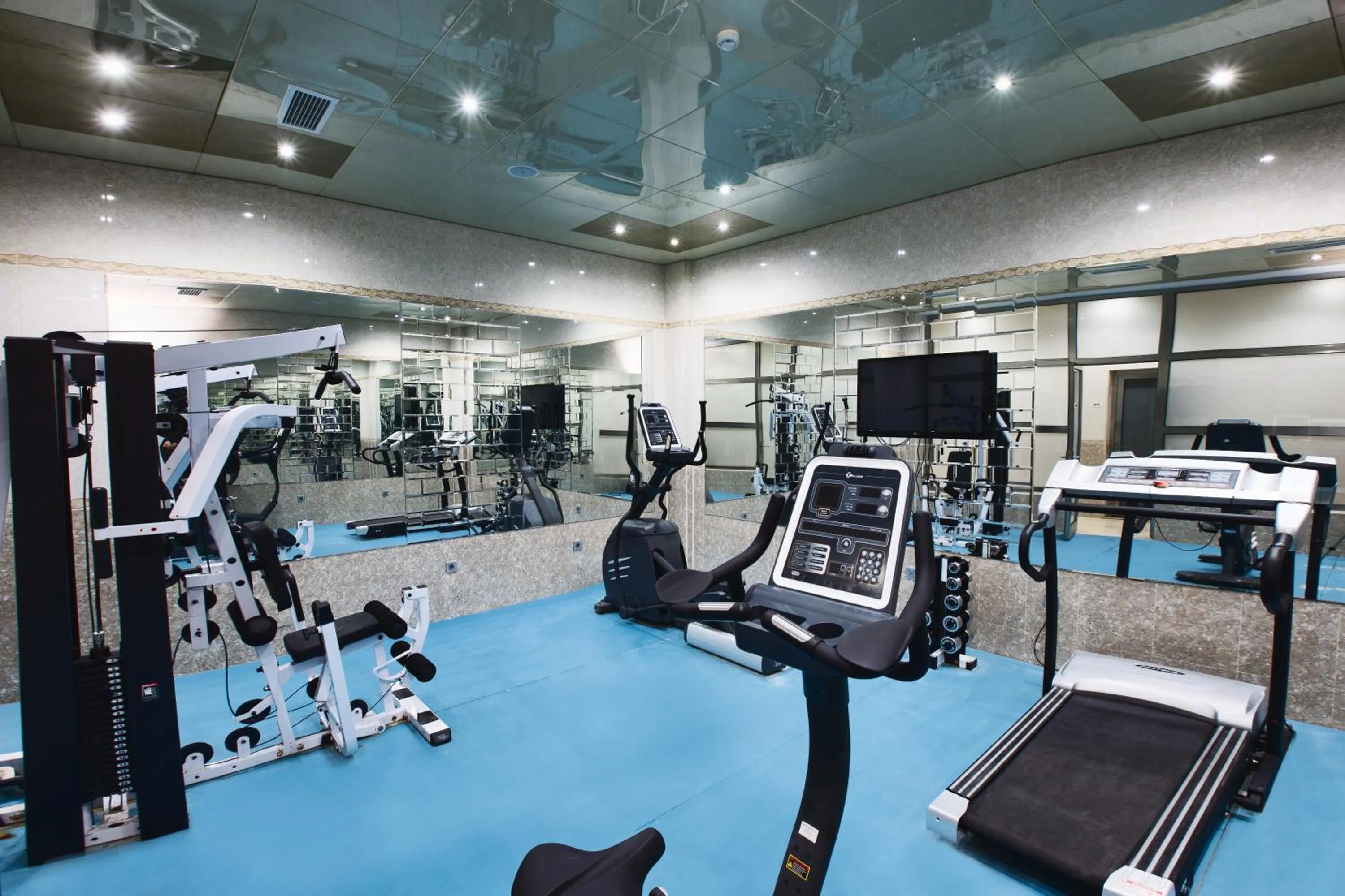 Fitness centre/facilities in Admiral Hotel