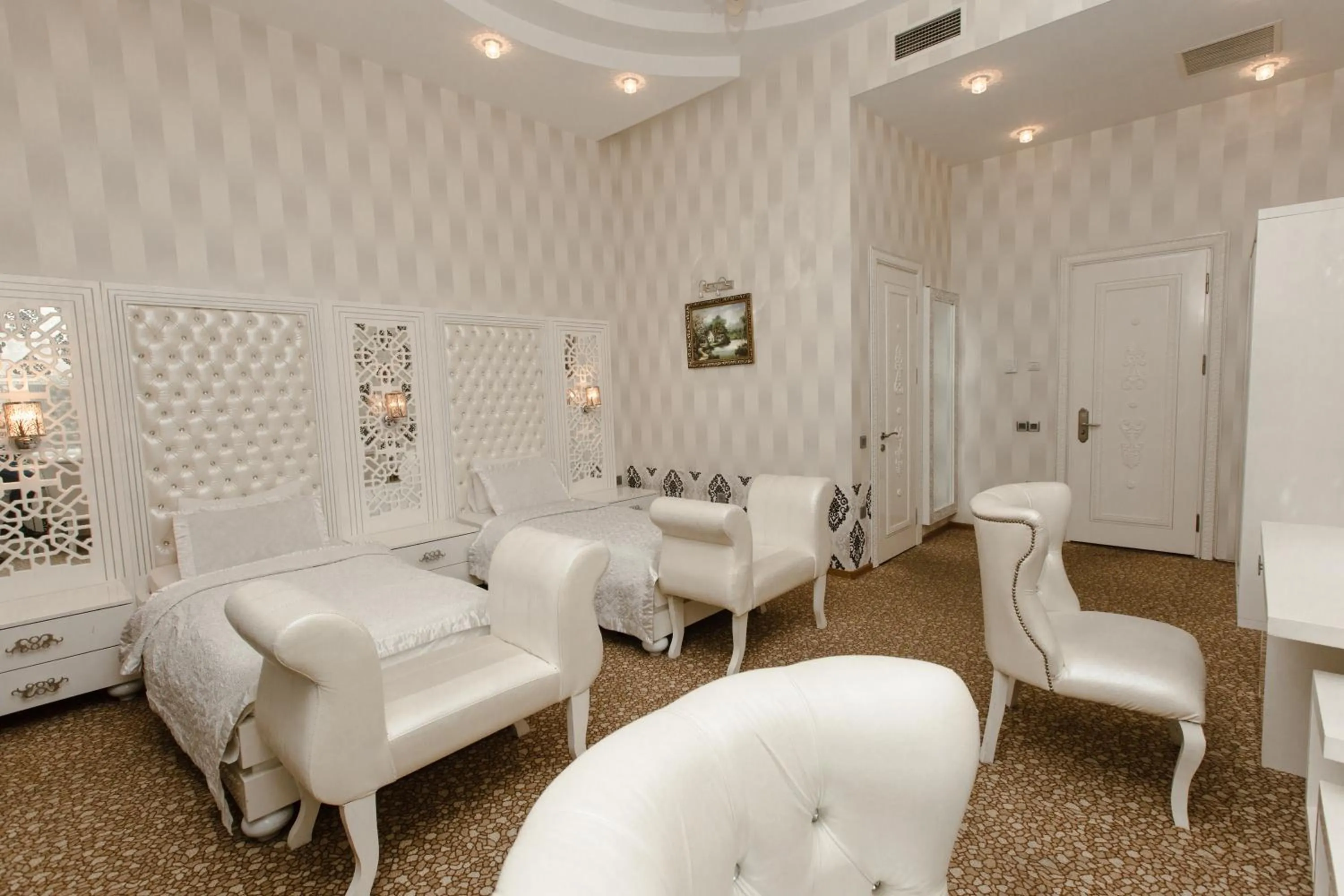 Photo of the whole room in Admiral Hotel