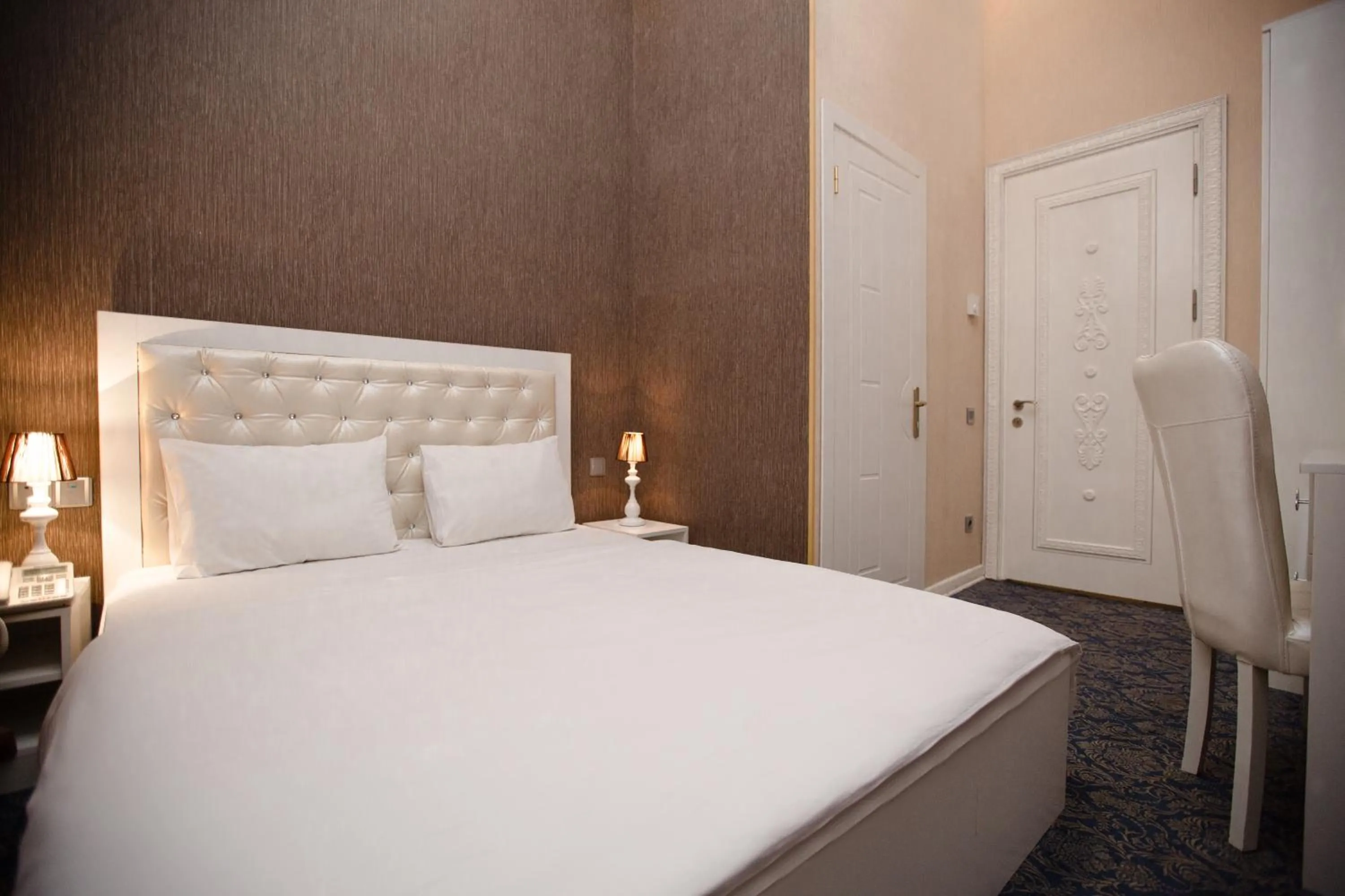 Photo of the whole room, Bed in Admiral Hotel