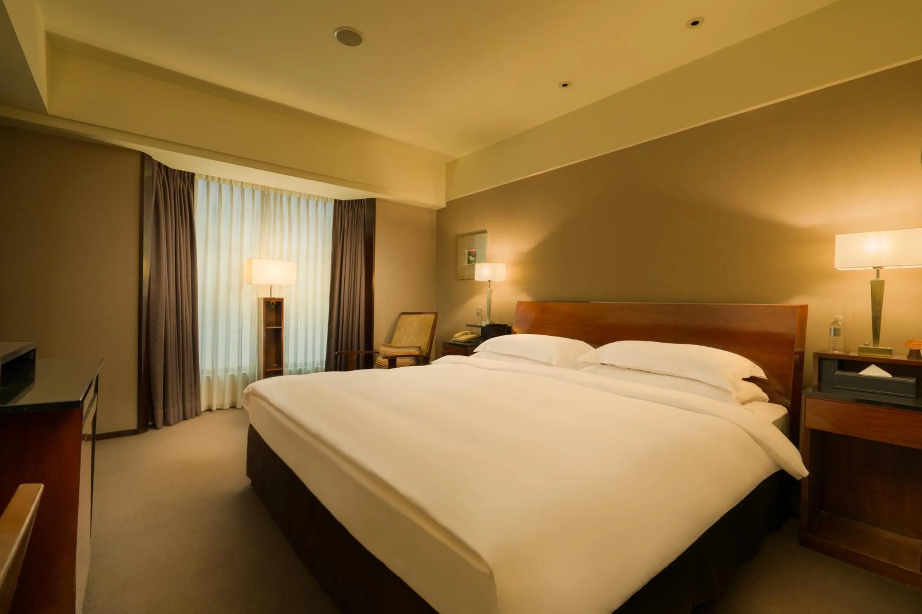 Bedroom, Bed in Les Suites Taipei - Da An