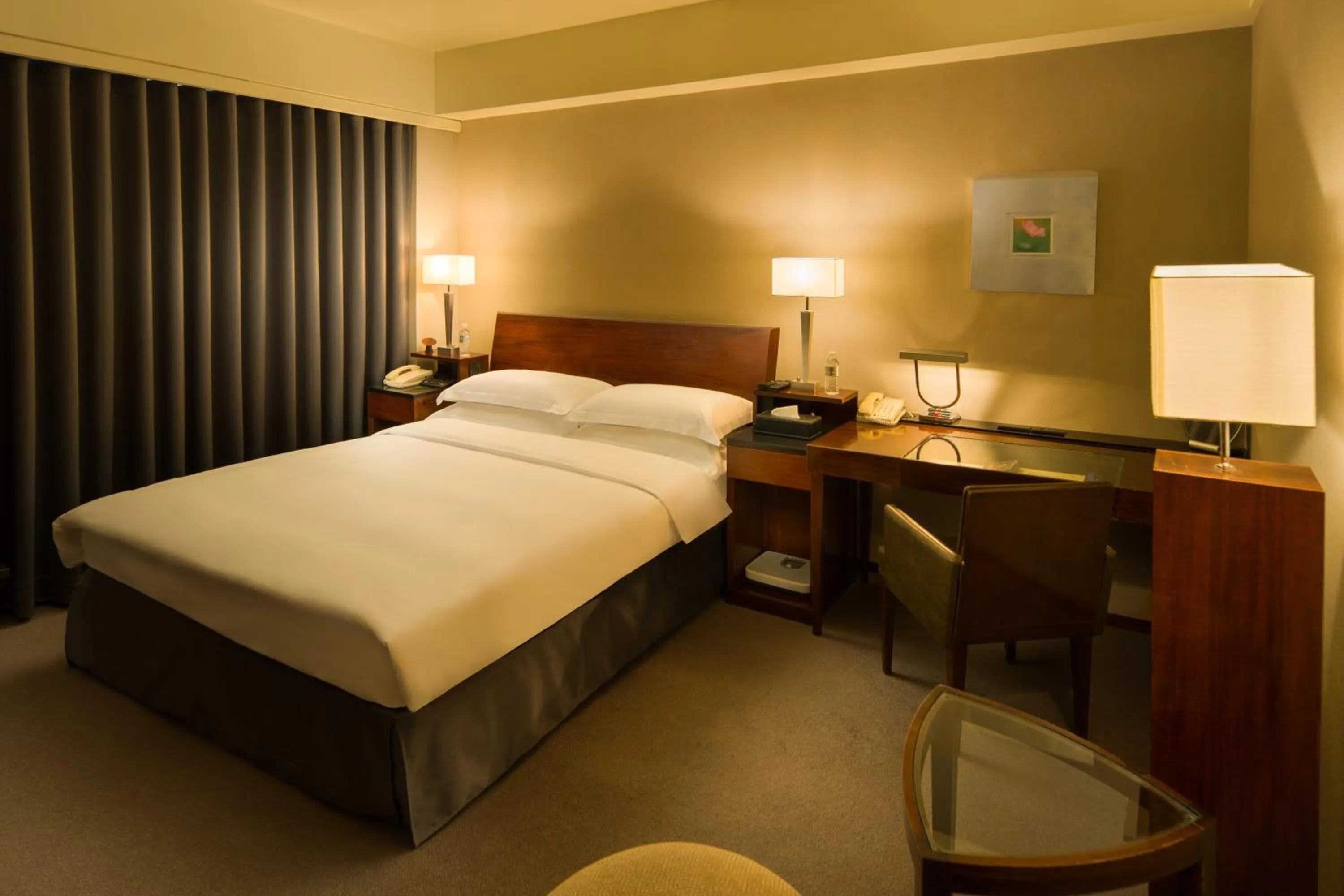 Photo of the whole room, Bed in Les Suites Taipei - Da An