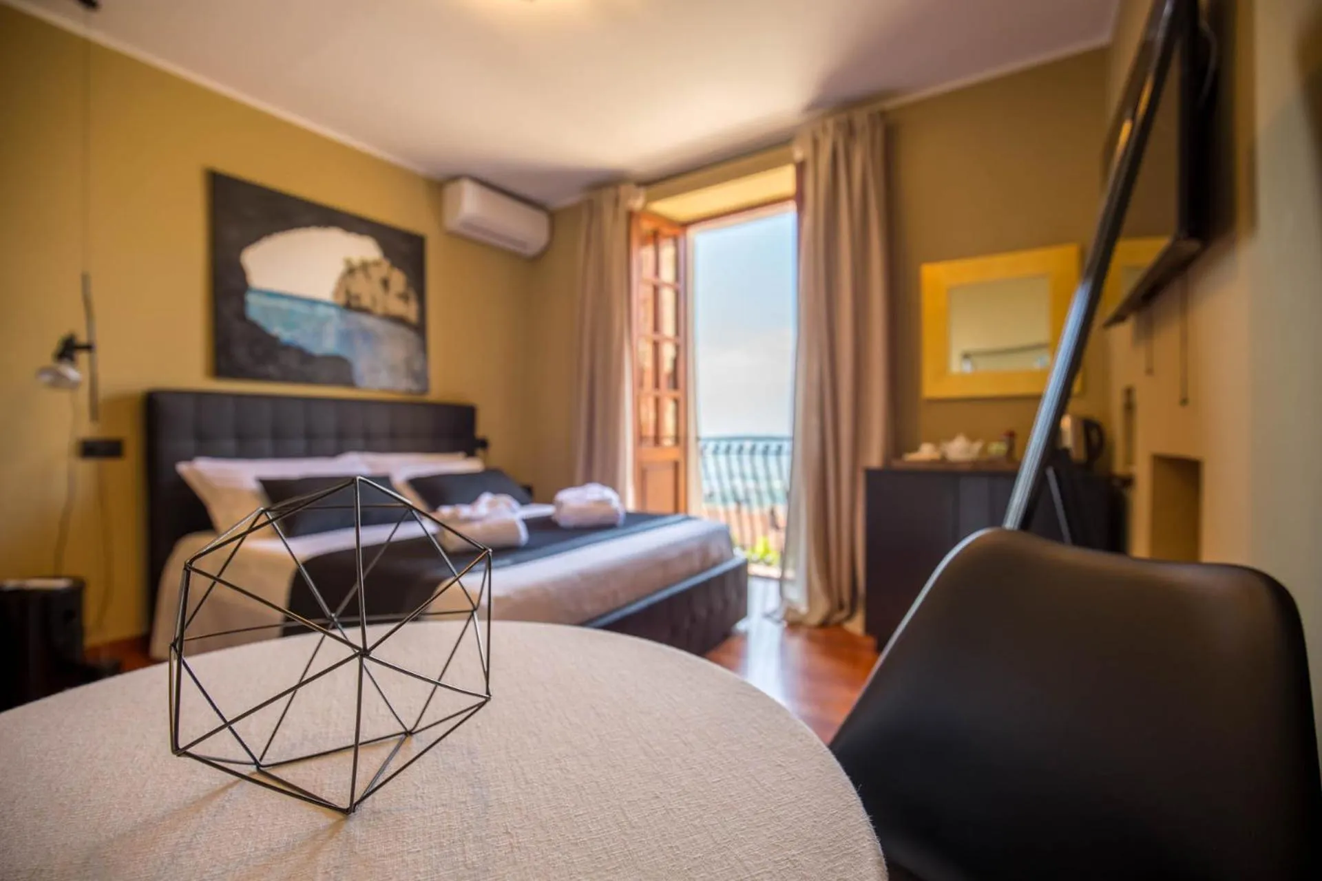 Photo of the whole room, Bed in Montepagano 1137