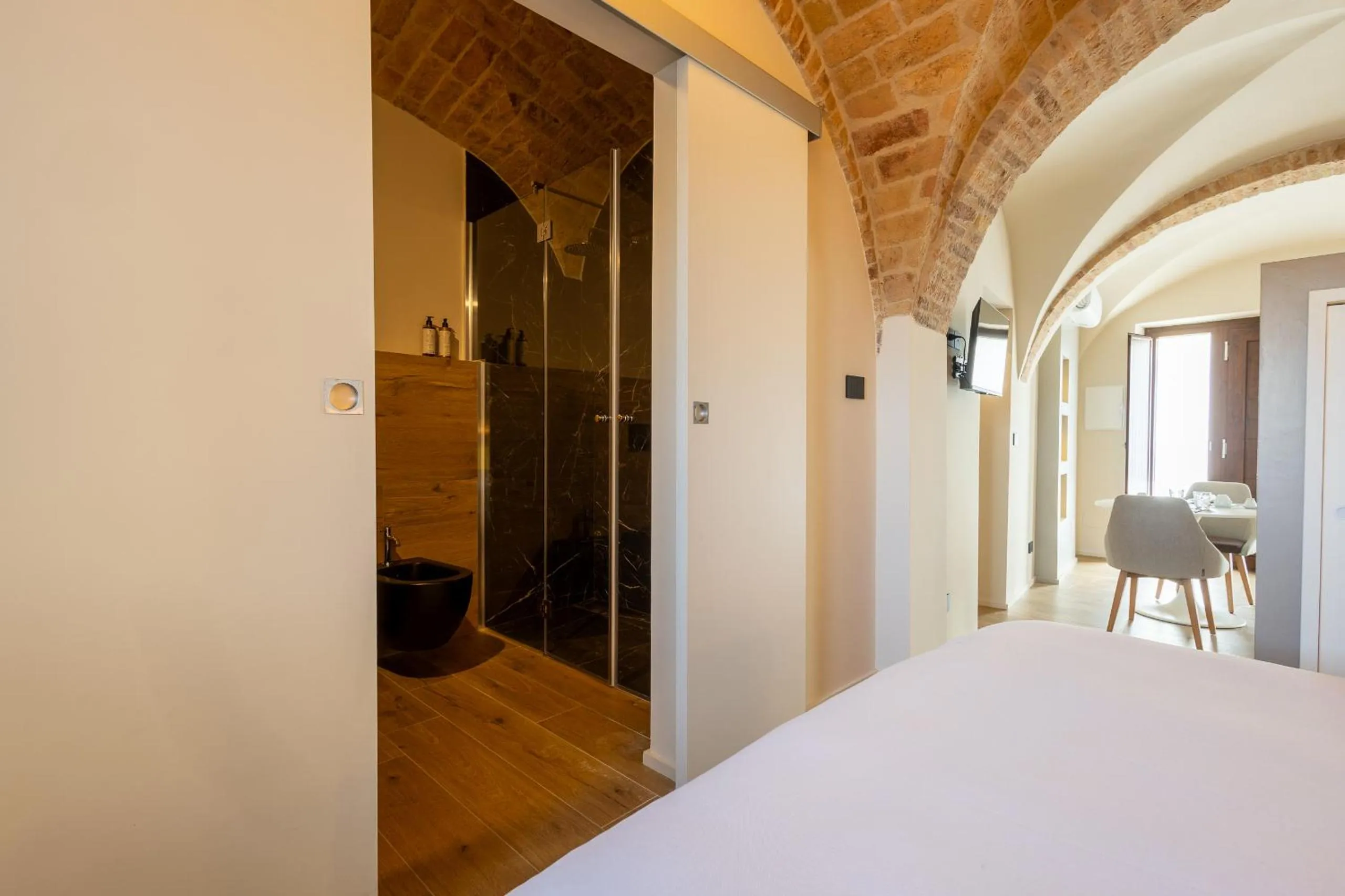 Photo of the whole room, Bed in Montepagano 1137