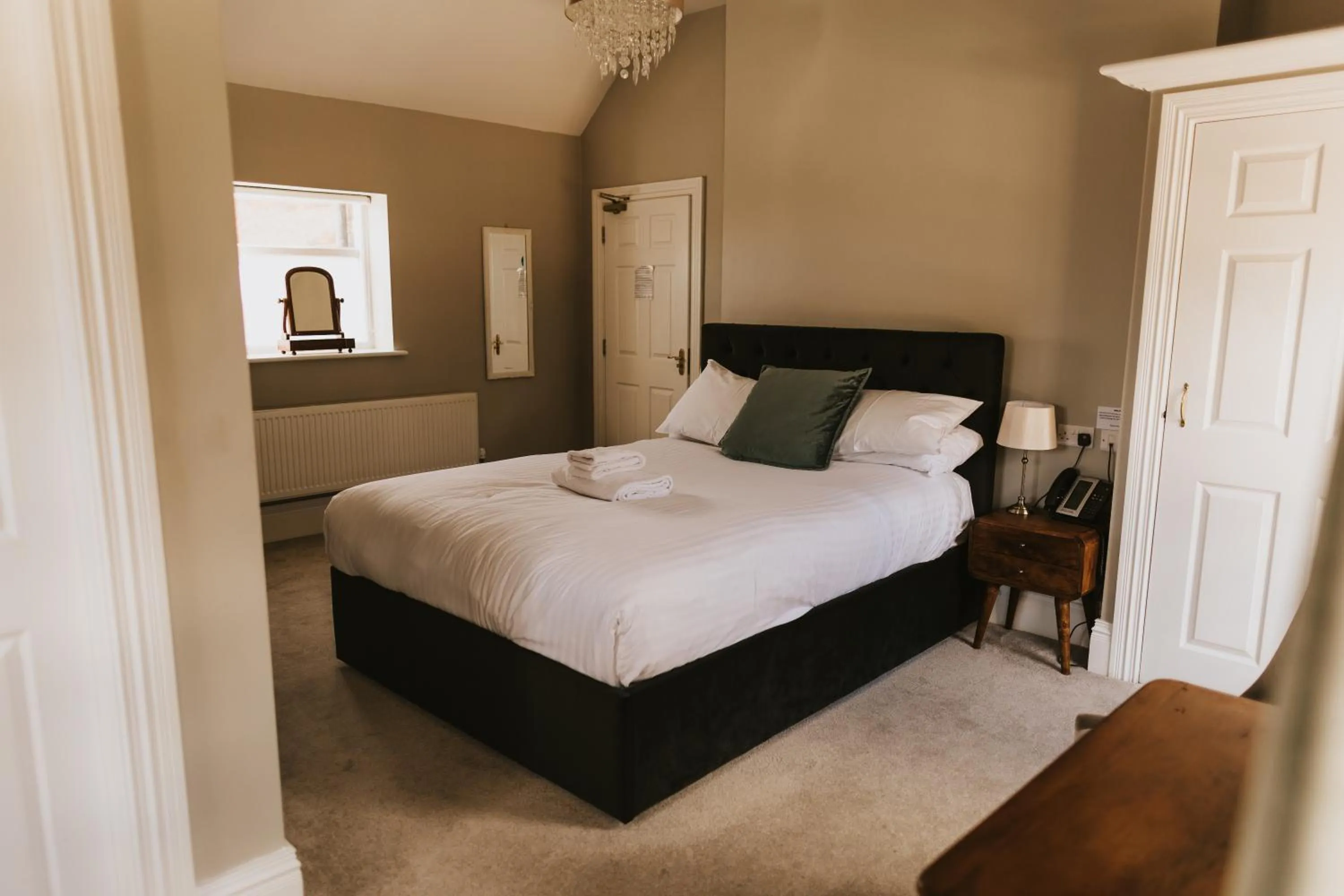 Bed in Healing Manor Hotel