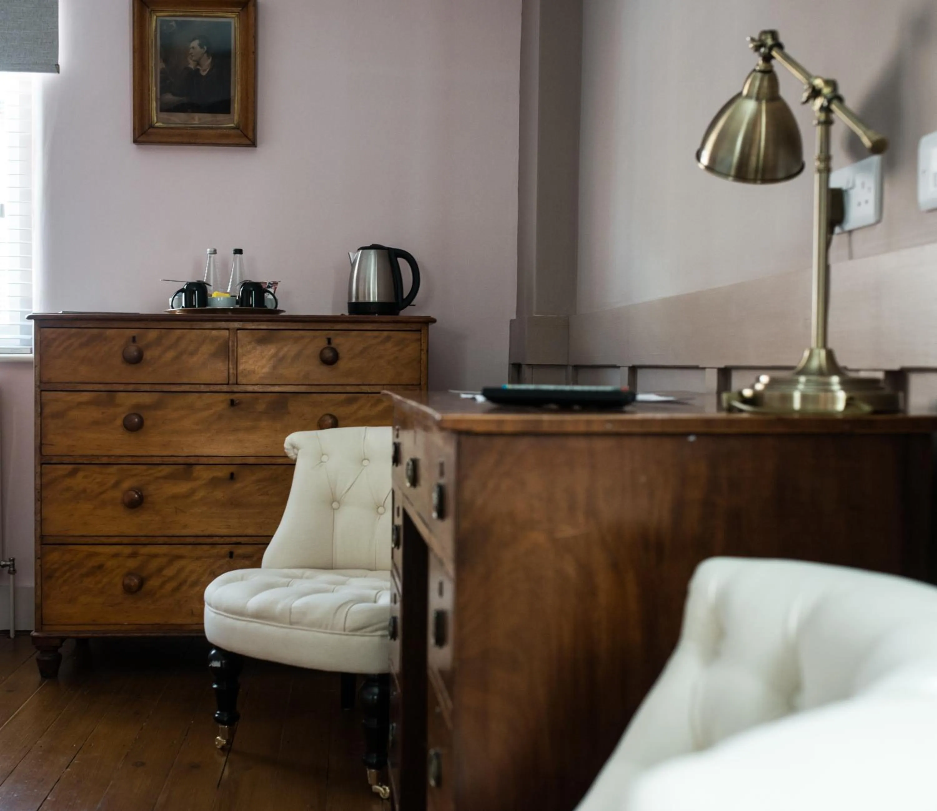 Living room in Healing Manor Hotel