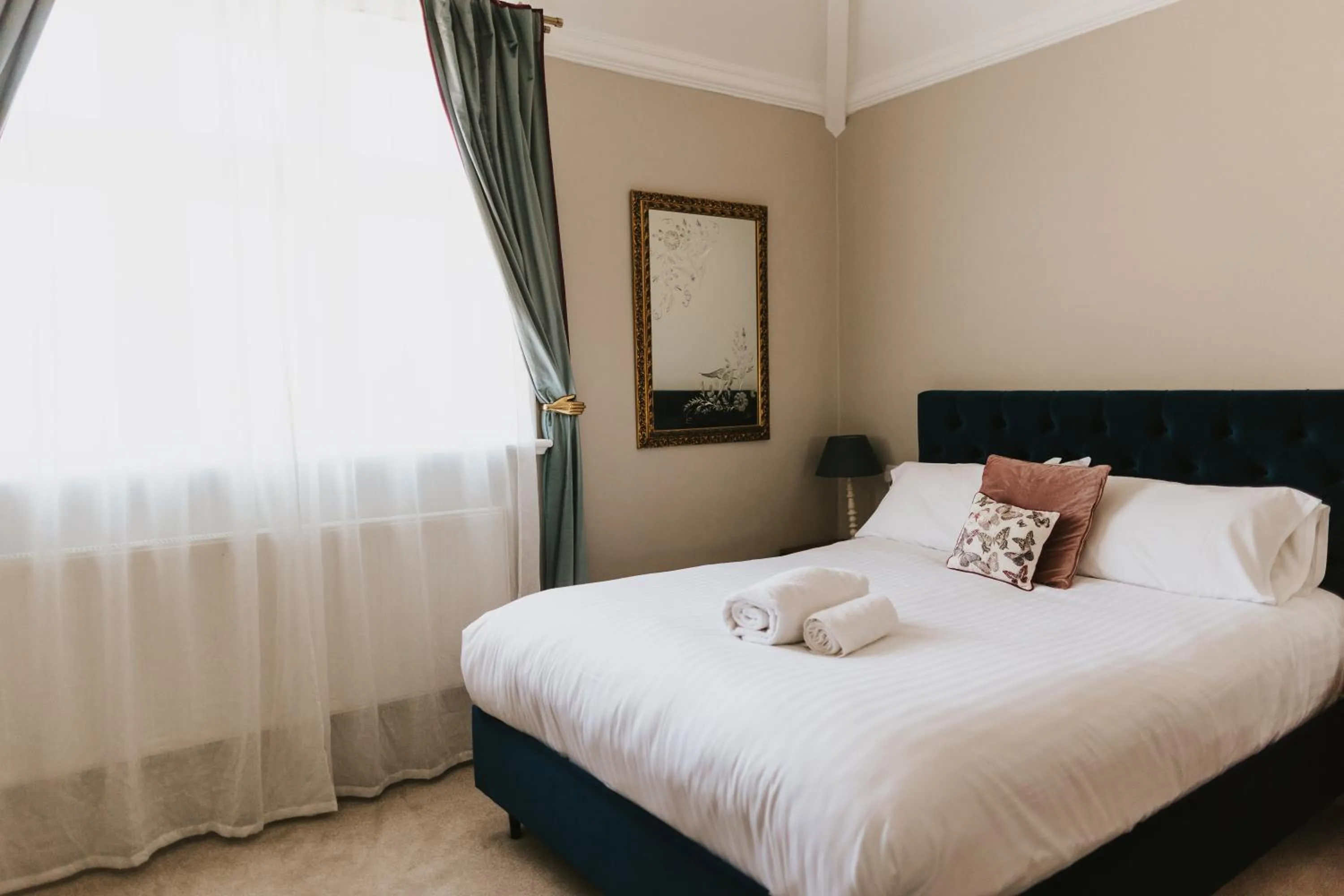 Bed in Healing Manor Hotel