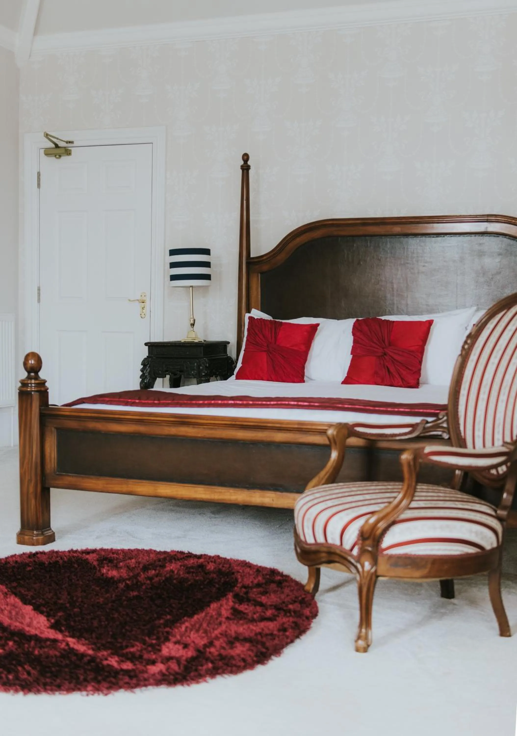 Day, Bed in Healing Manor Hotel