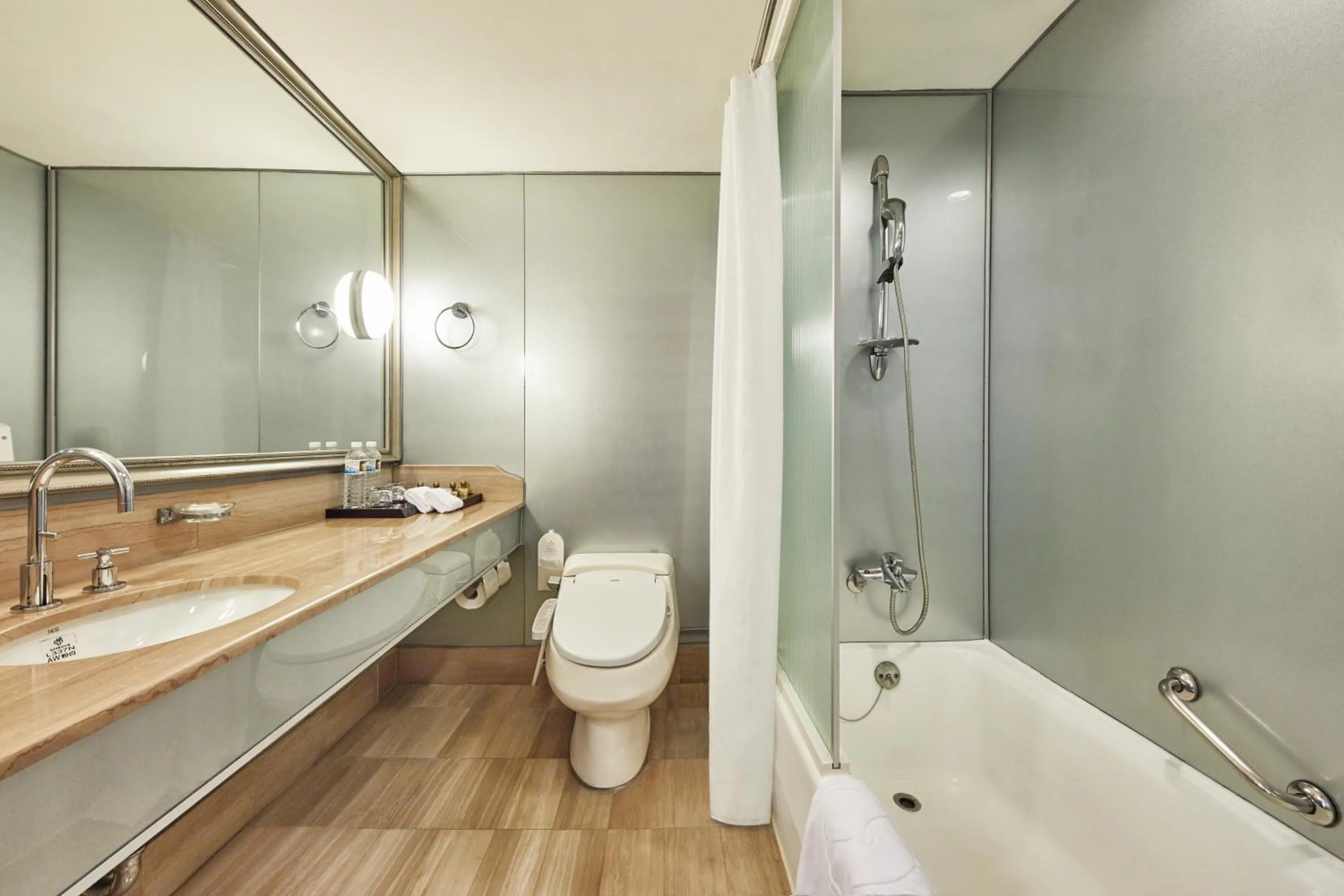 Toilet in Caesar Park Hotel Taipei