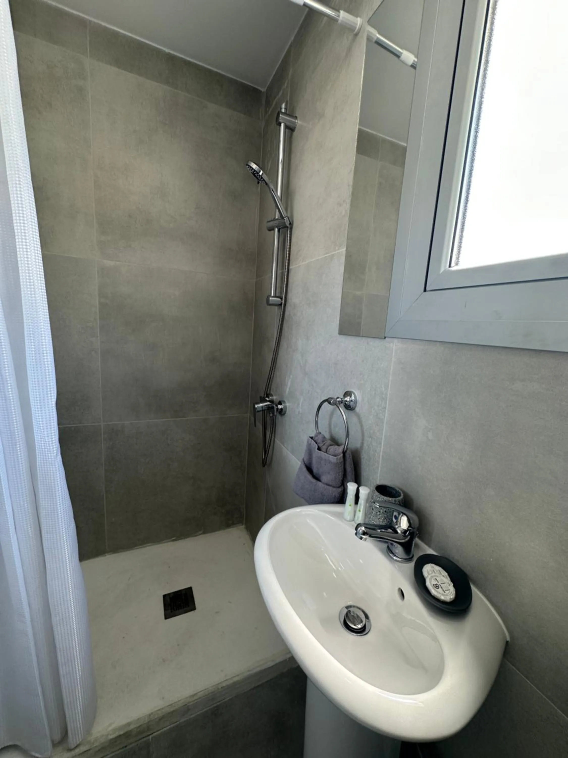 Shower in Sun Plaza Suites - Adults Only