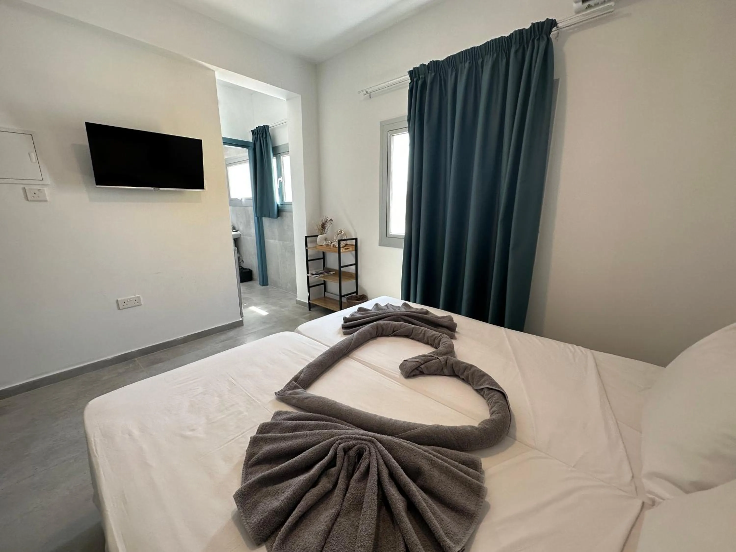 Bed in Sun Plaza Suites - Adults Only