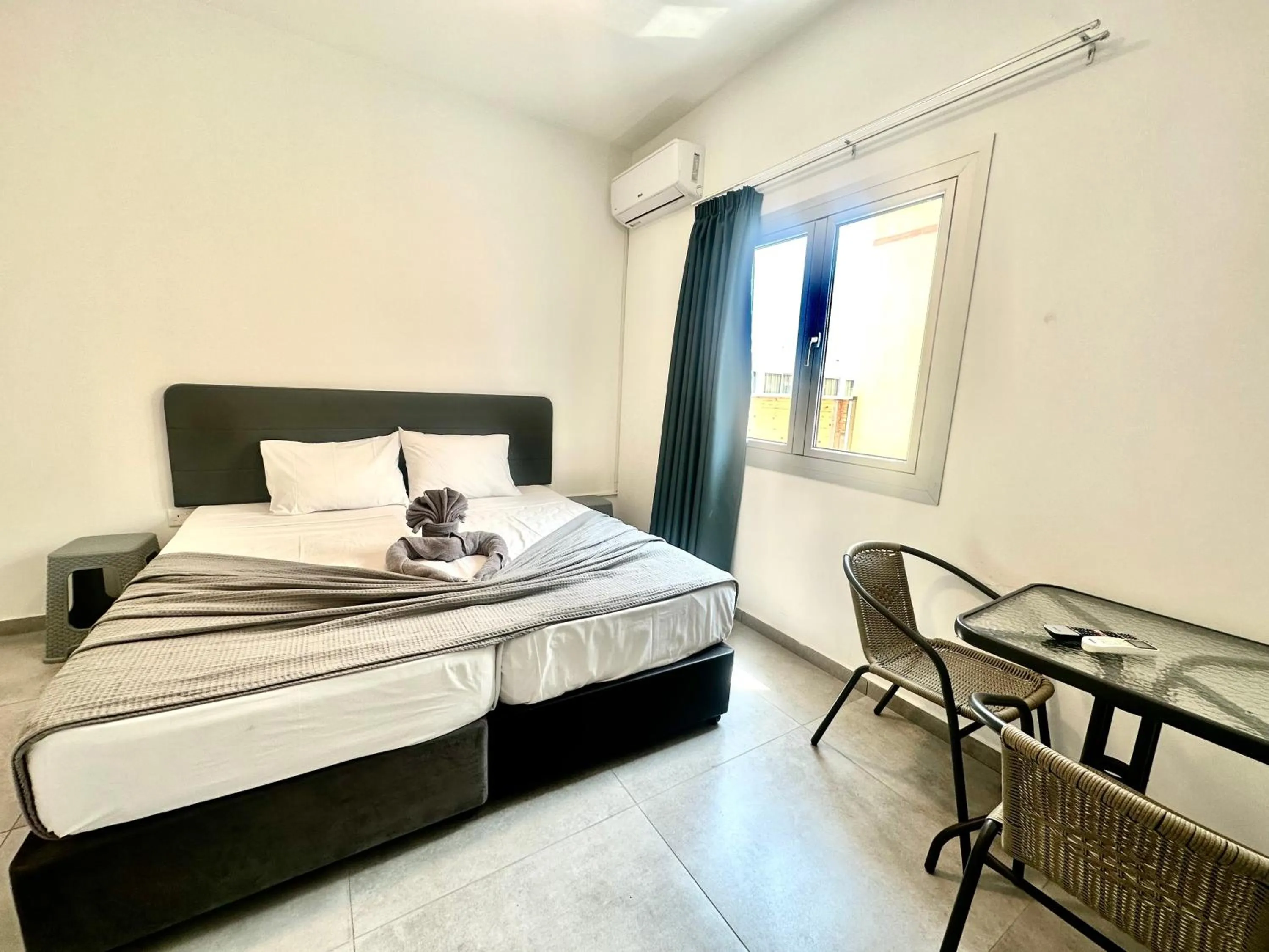 Bed in Sun Plaza Suites - Adults Only