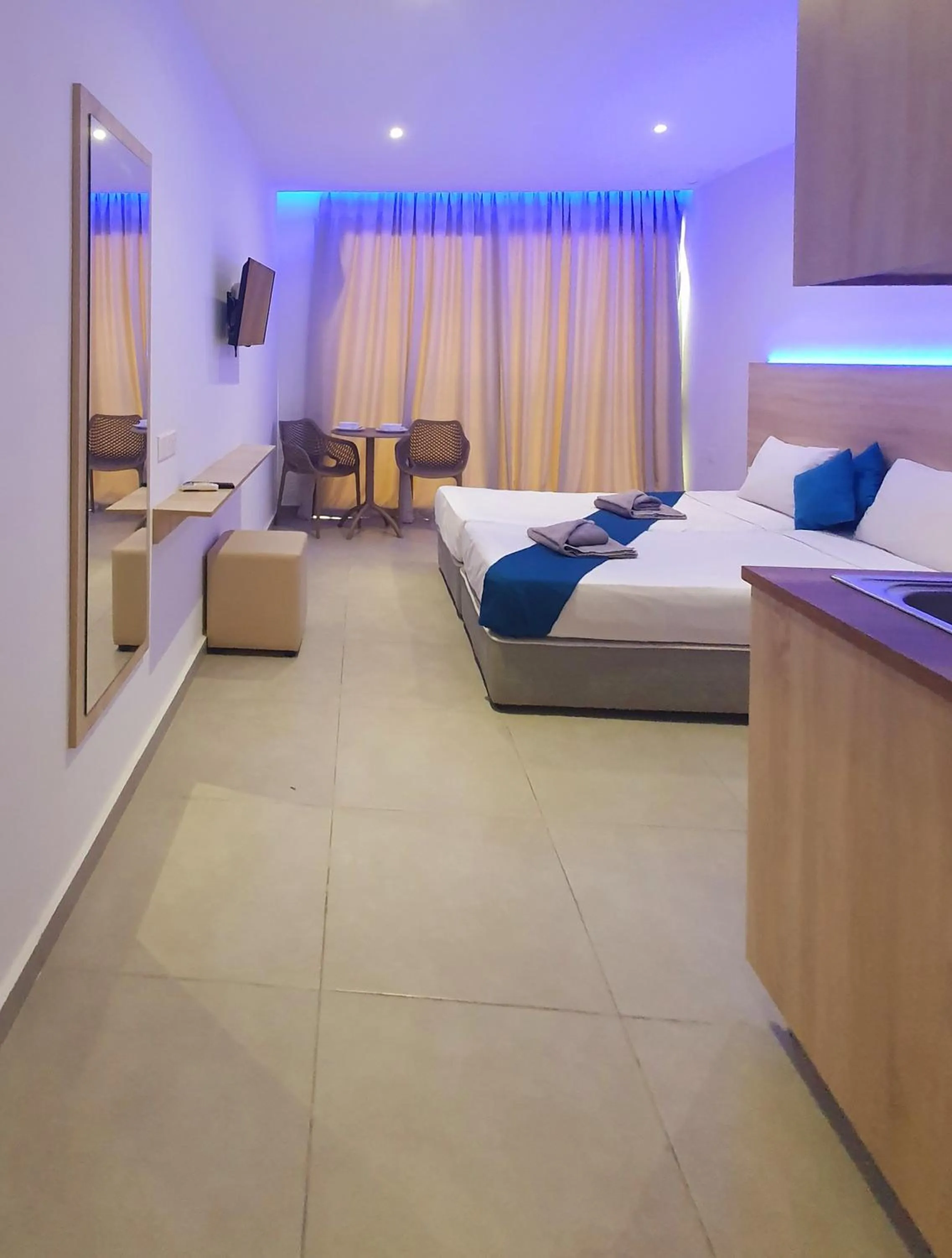 Bed in Sun Plaza Suites - Adults Only