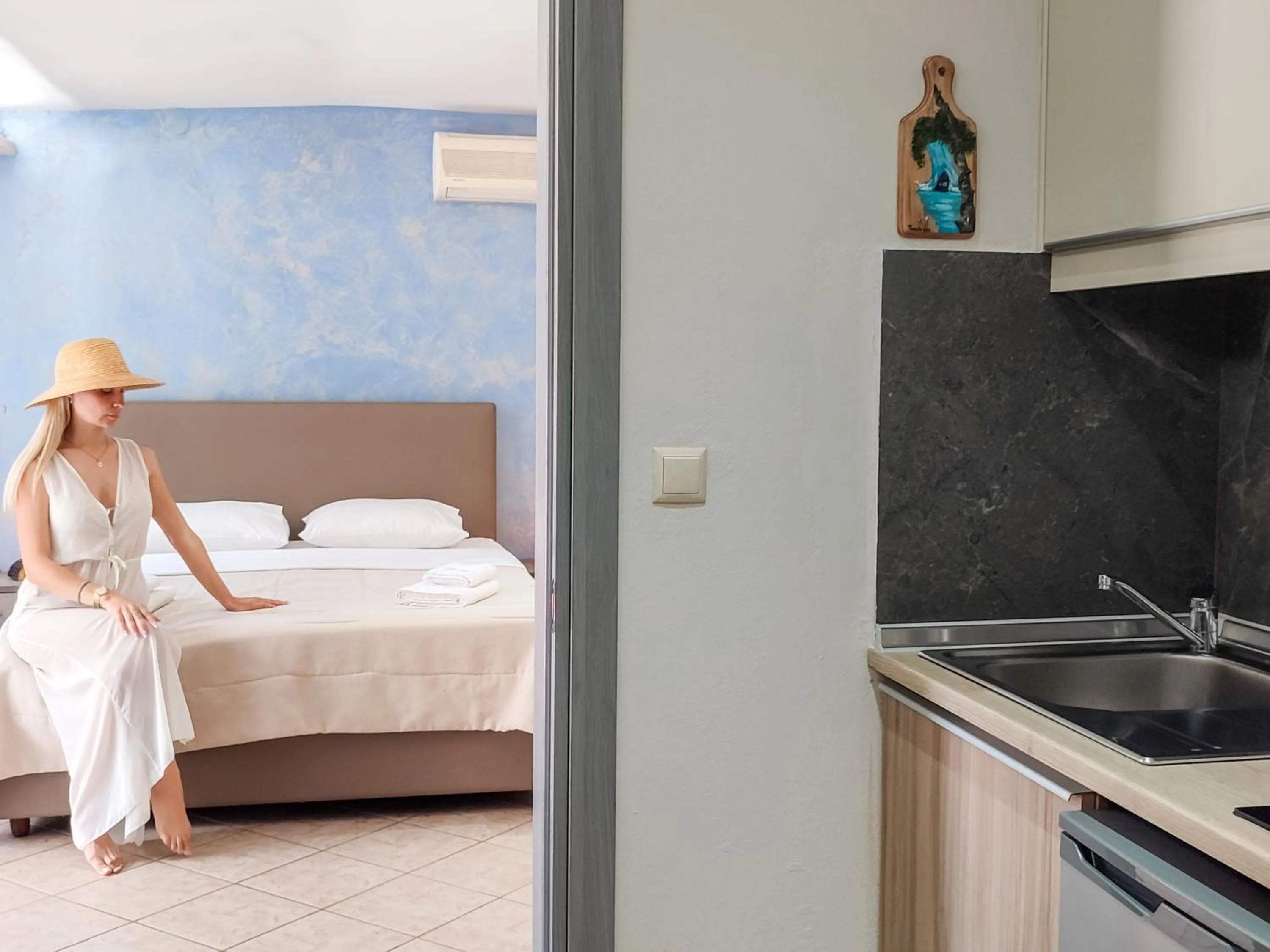 Property building, Bed in VILLA IATROU