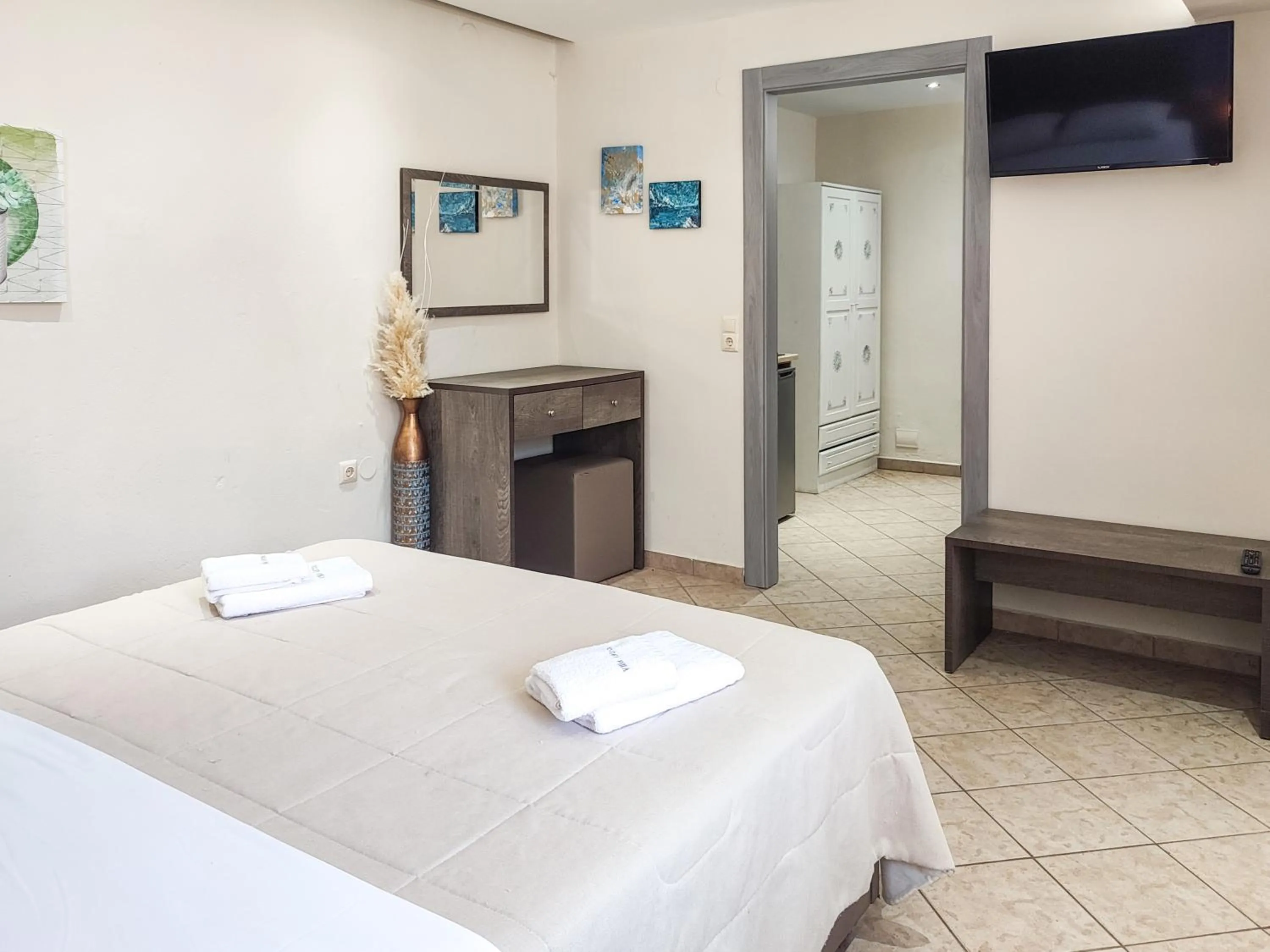 Property building, Bed in VILLA IATROU