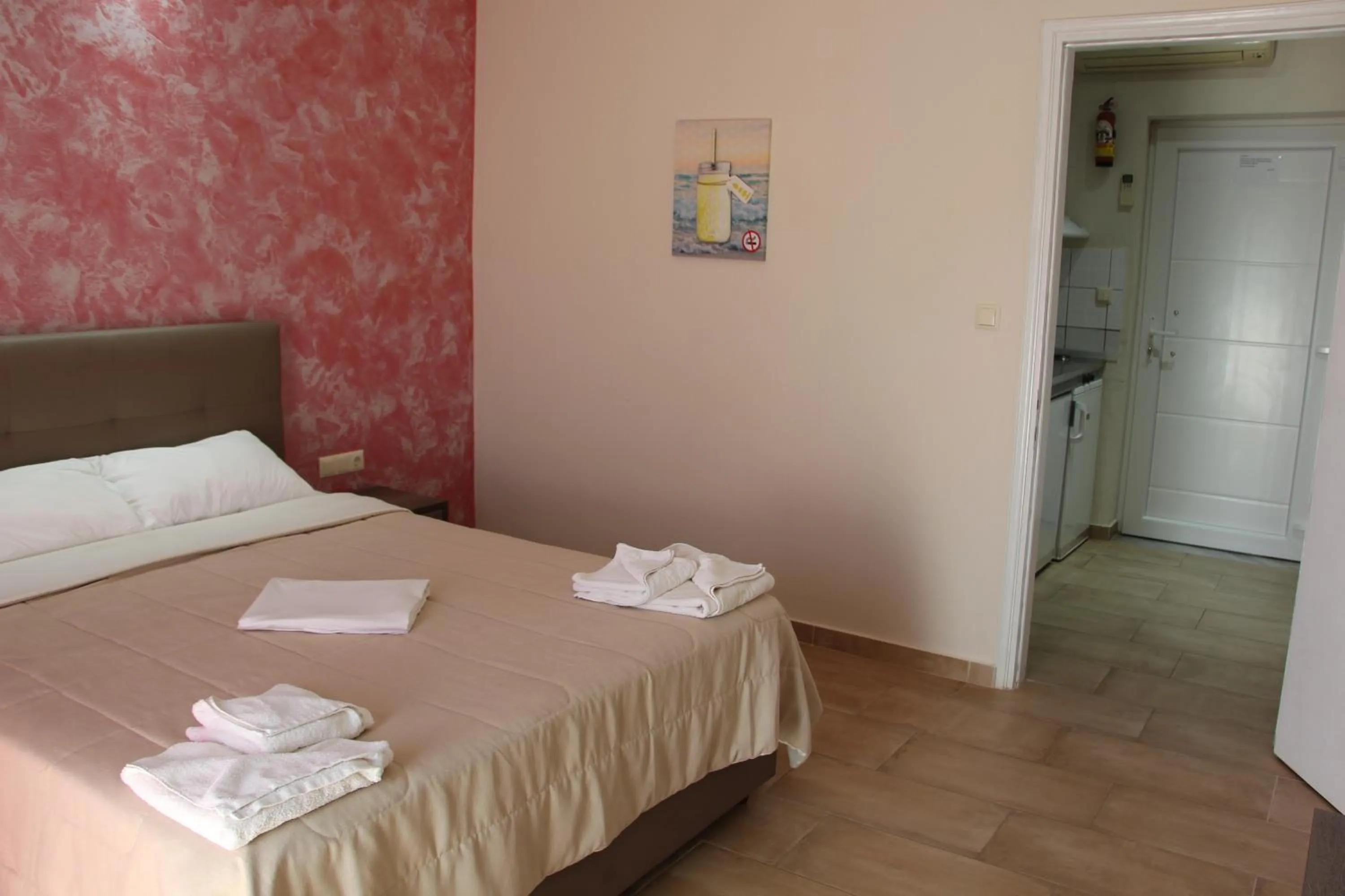 Photo of the whole room, Bed in VILLA IATROU