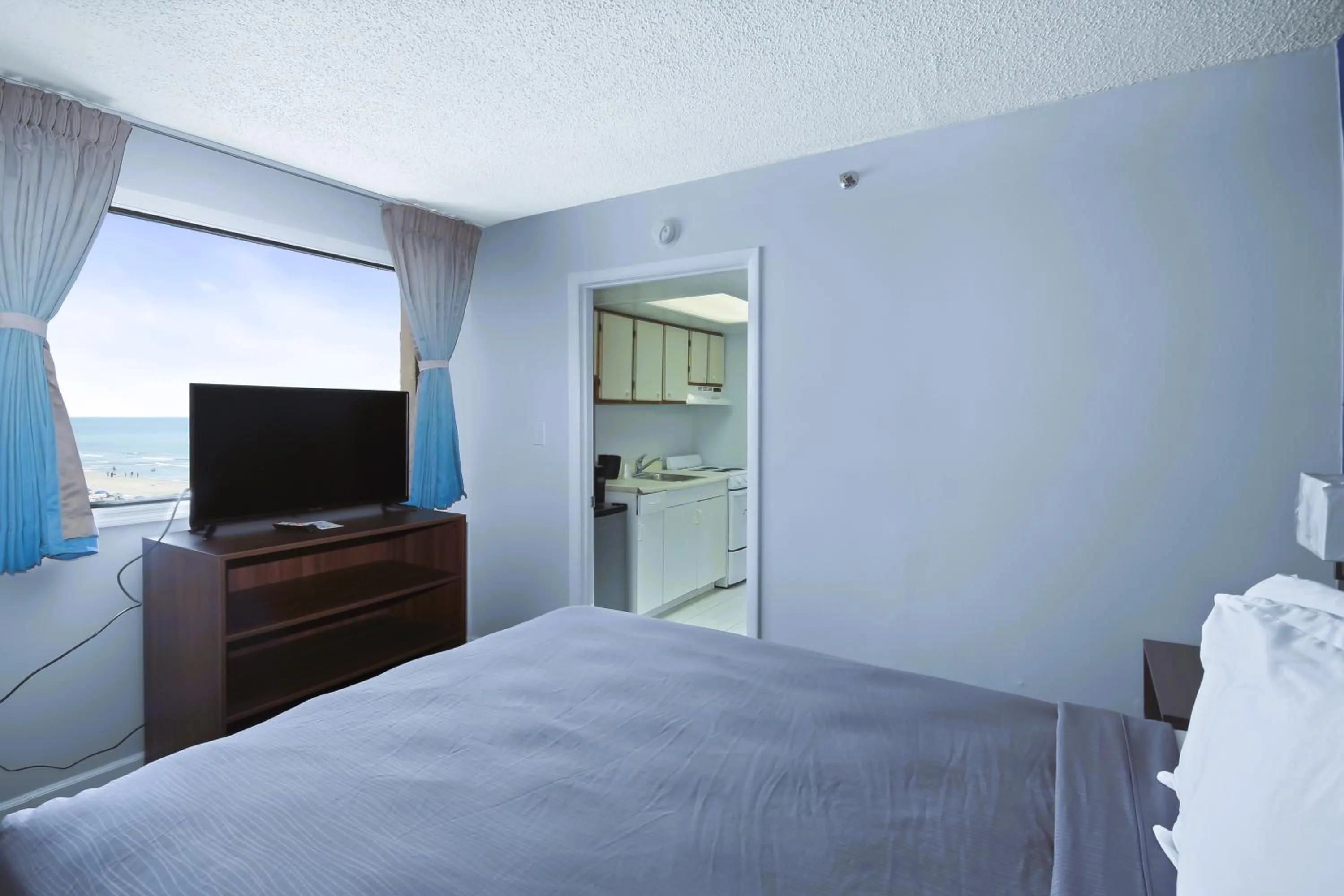 Bed in South Seas Ocean Front