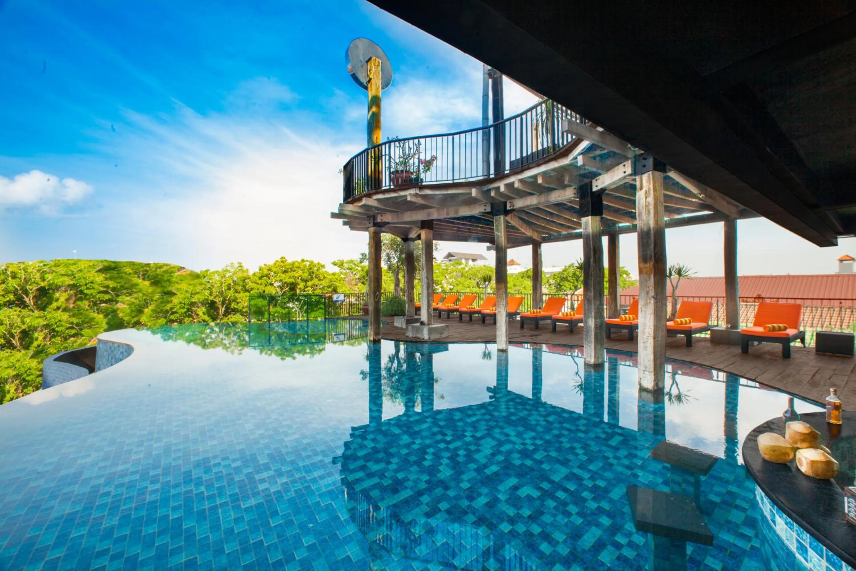 Swimming pool in Sun Island Hotel & Spa Legian