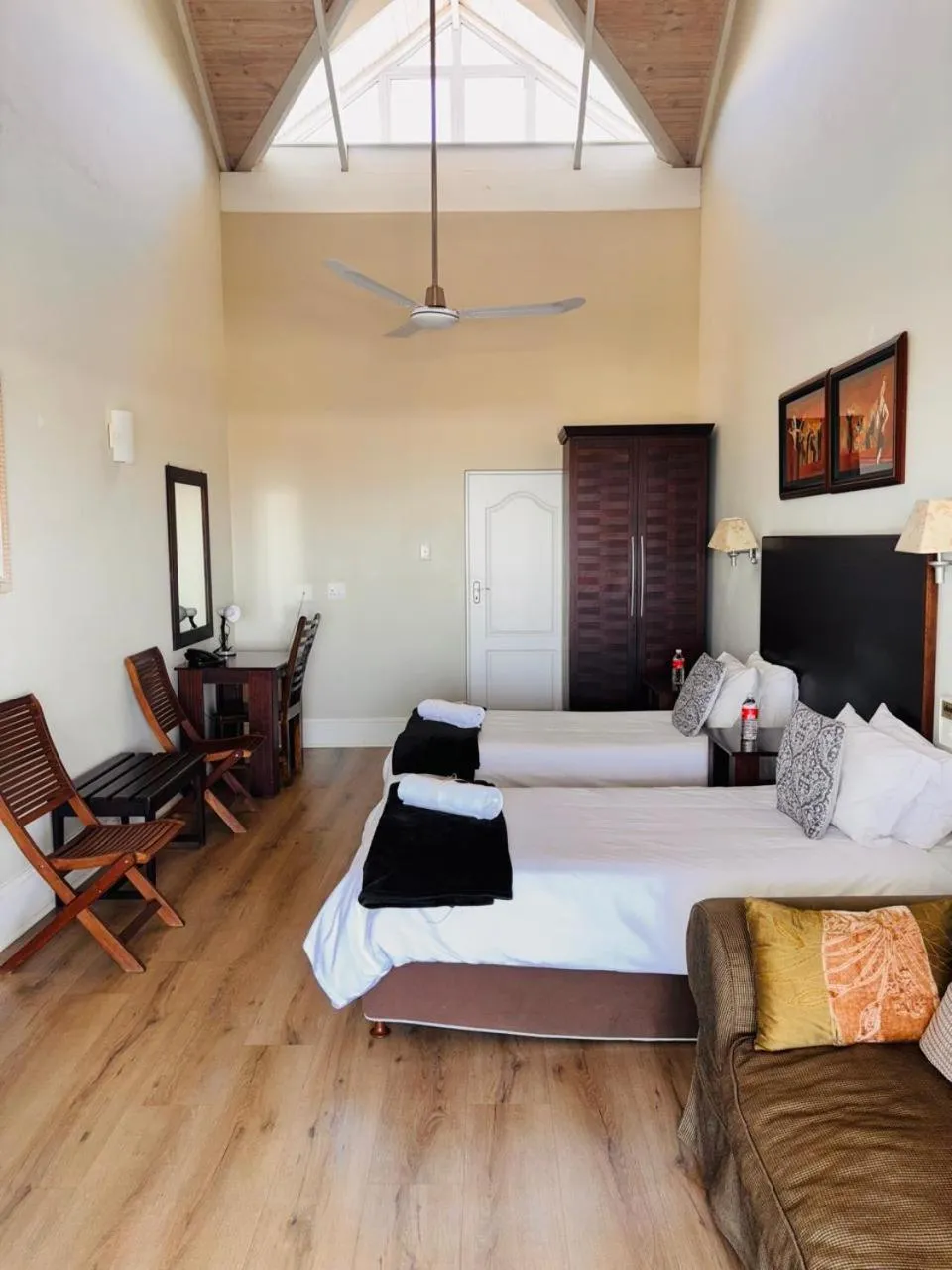 Photo of the whole room, Bed in Sir Roys at the Sea