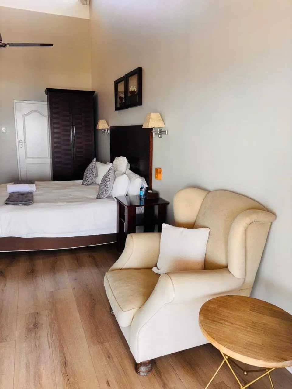 Sea view, Bed in Sir Roys at the Sea