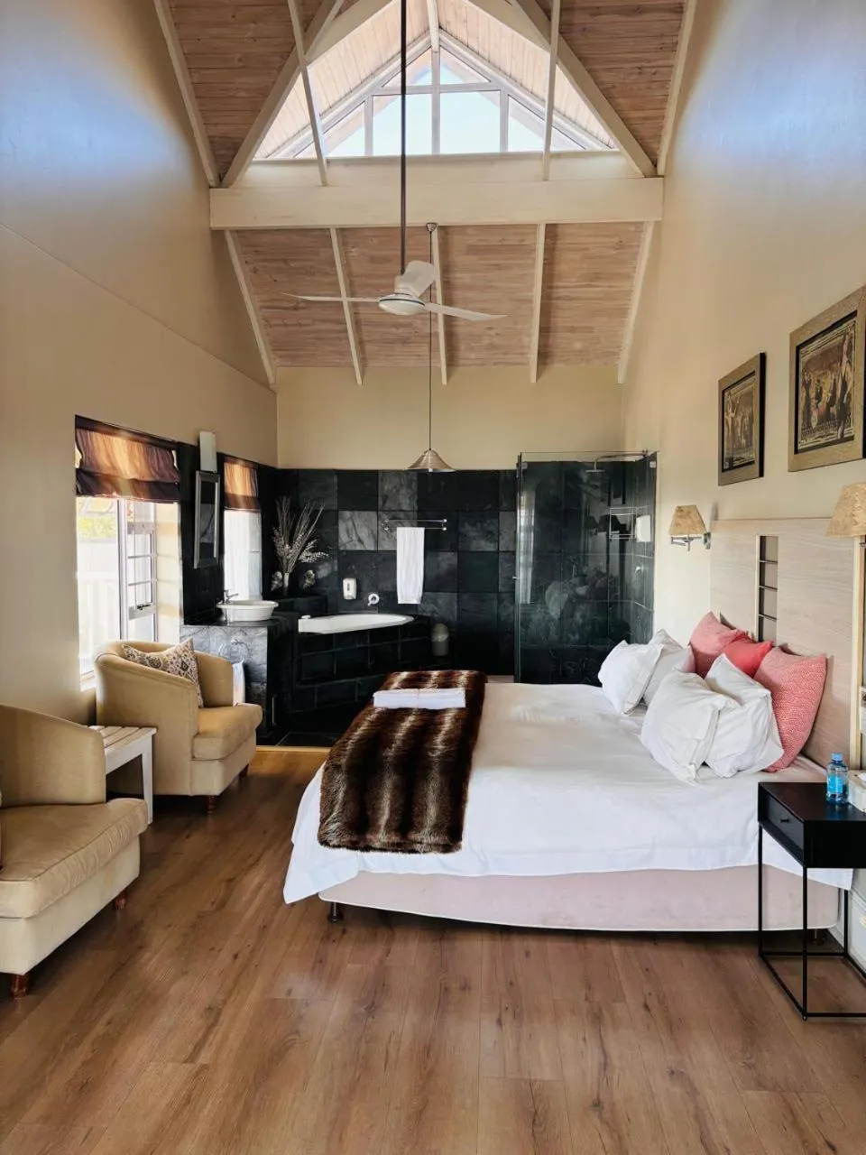 Bedroom, Bed in Sir Roys at the Sea