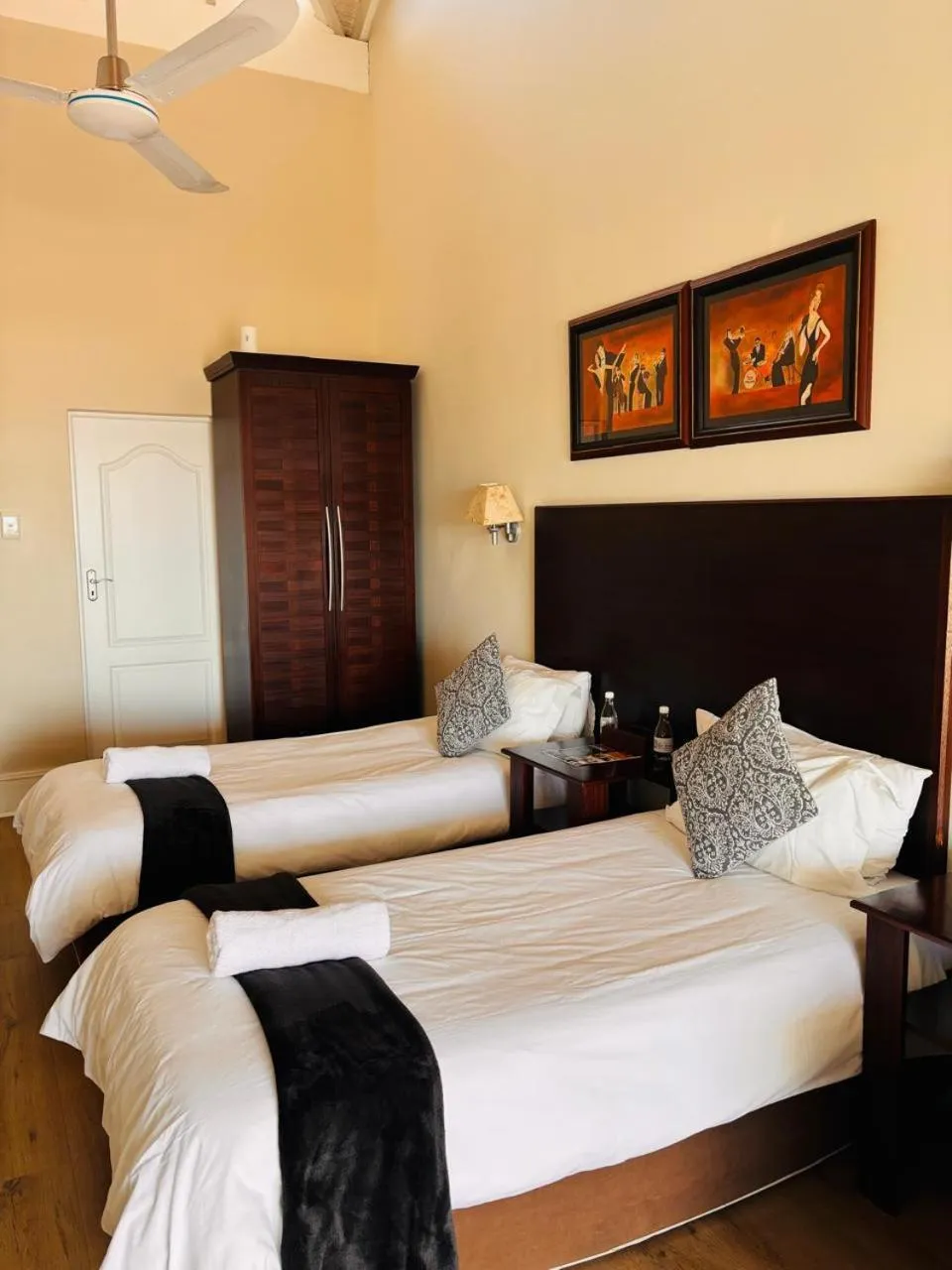 Bed in Sir Roys at the Sea