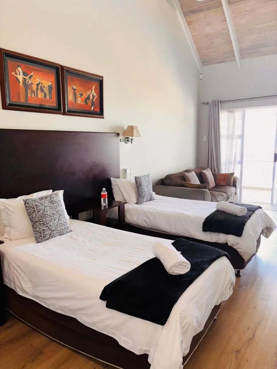 Bedroom, Bed in Sir Roys at the Sea