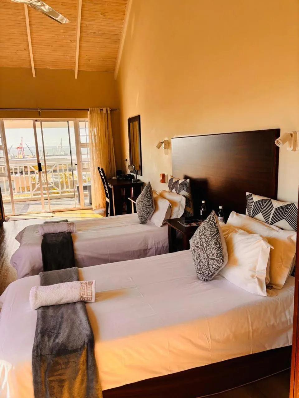 Bedroom, Bed in Sir Roys at the Sea