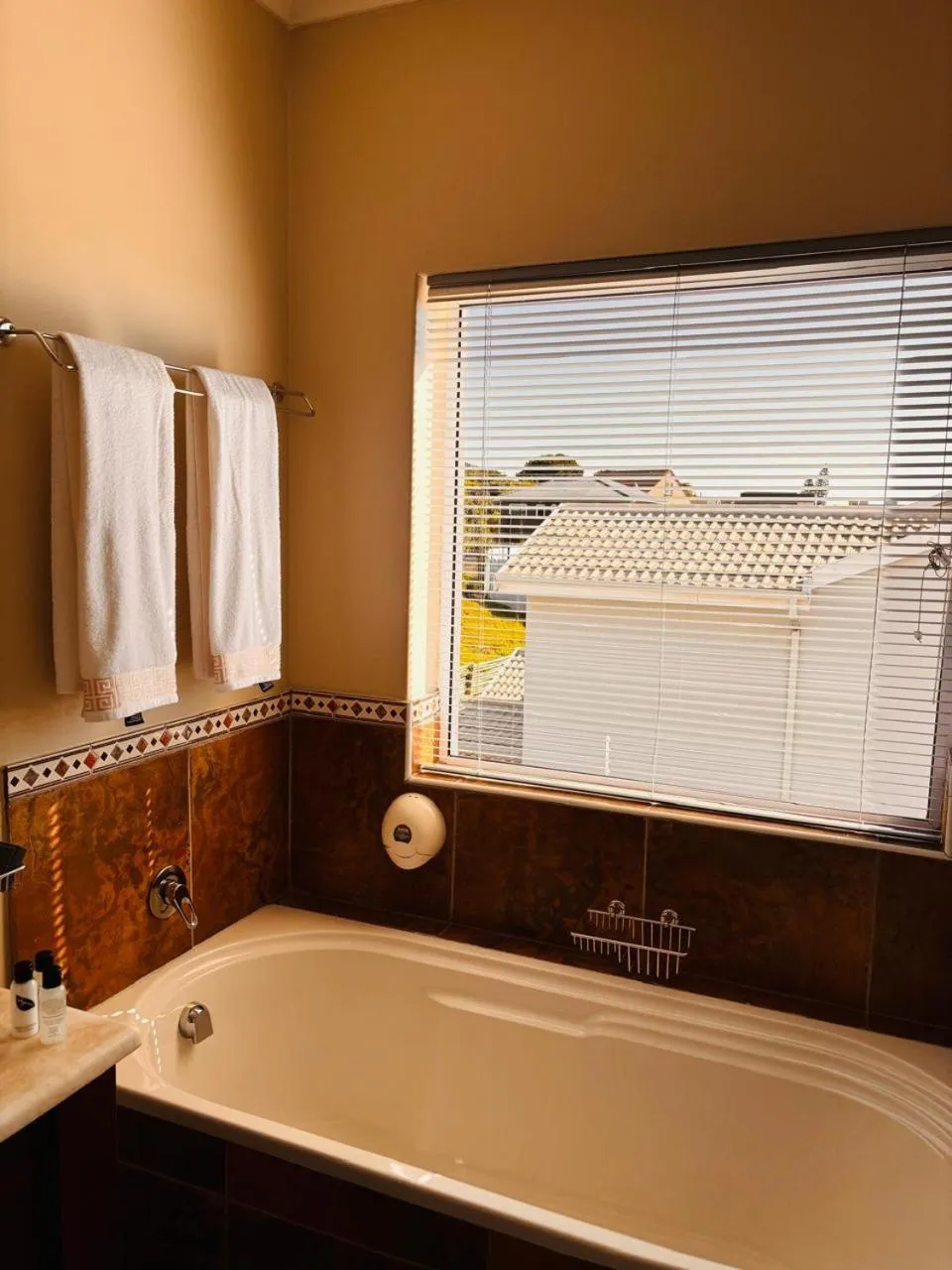 Bath in Sir Roys at the Sea