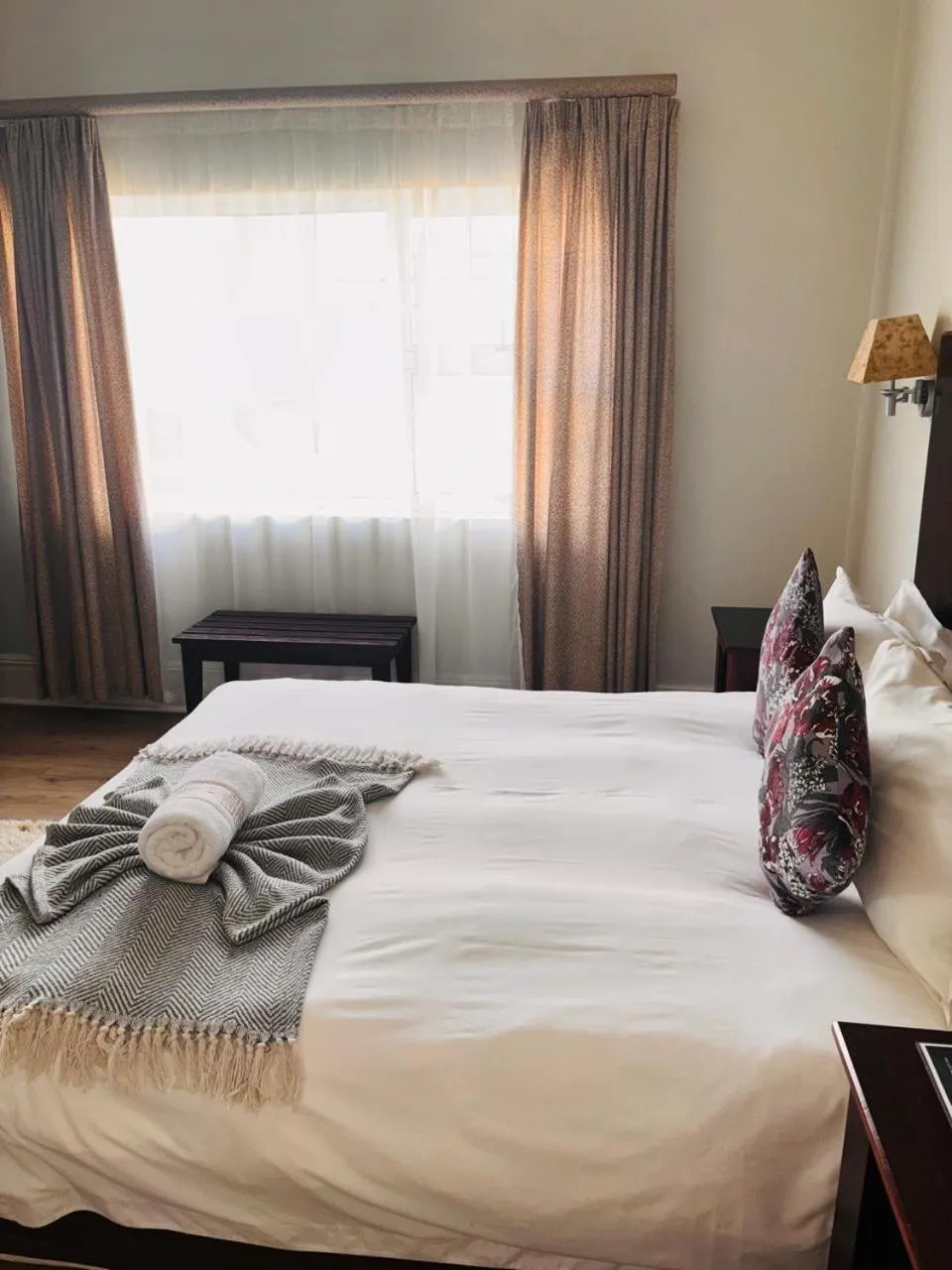 Bedroom, Bed in Sir Roys at the Sea