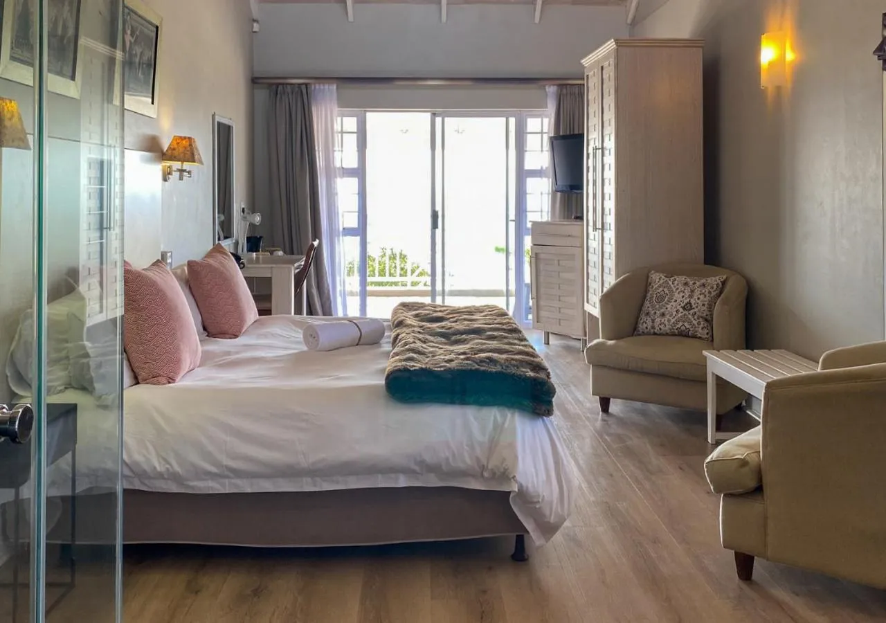 Photo of the whole room, Bed in Sir Roys at the Sea