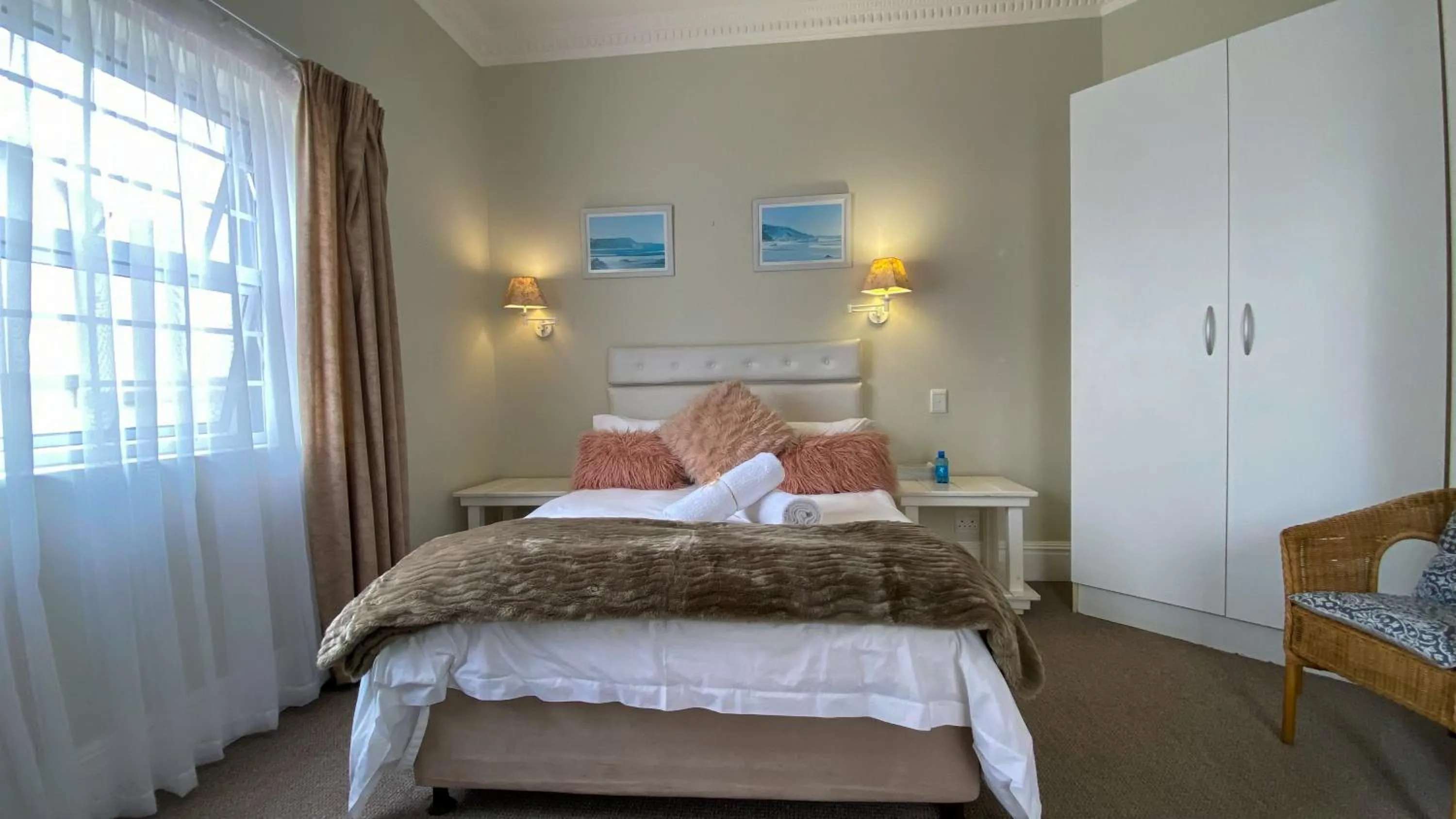 Bedroom, Bed in Sir Roys at the Sea
