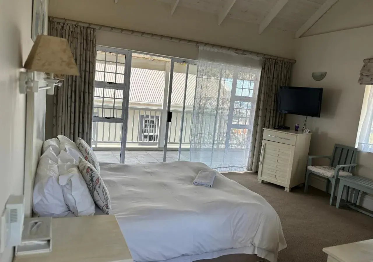 Queen Room with Kitchenette in Sir Roys at the Sea Queen Room with Kitchenette in Sir Roys at the Sea