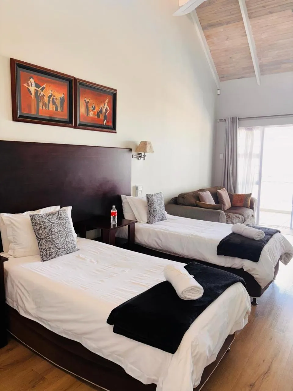 Bedroom, Bed in Sir Roys at the Sea