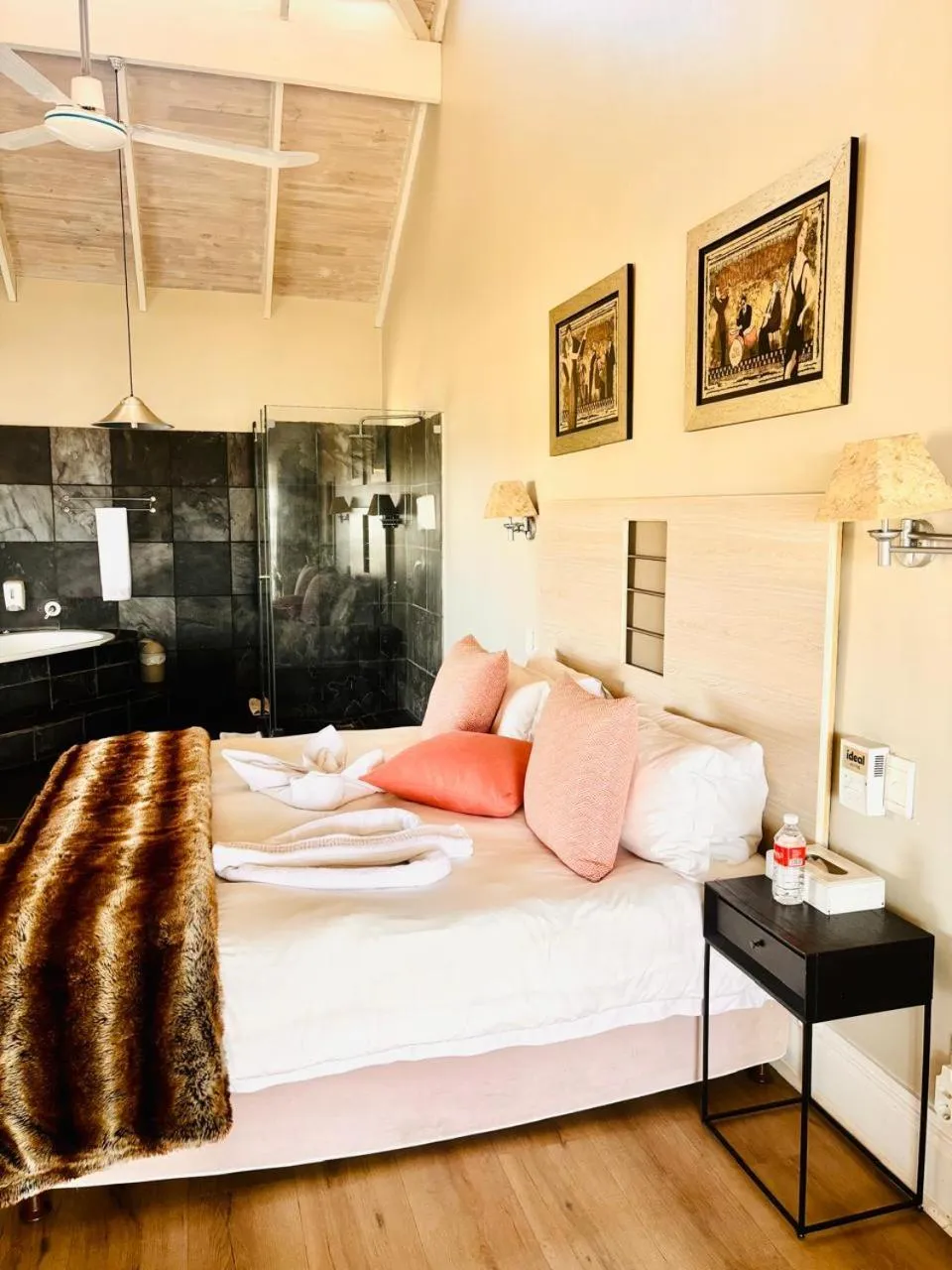 Bedroom, Bed in Sir Roys at the Sea