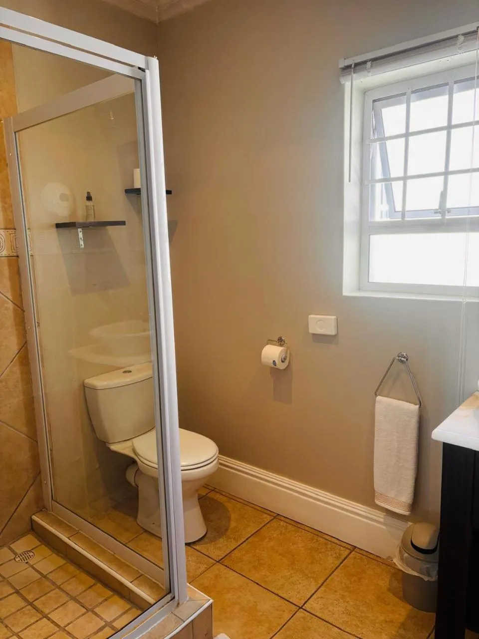 Shower in Sir Roys at the Sea