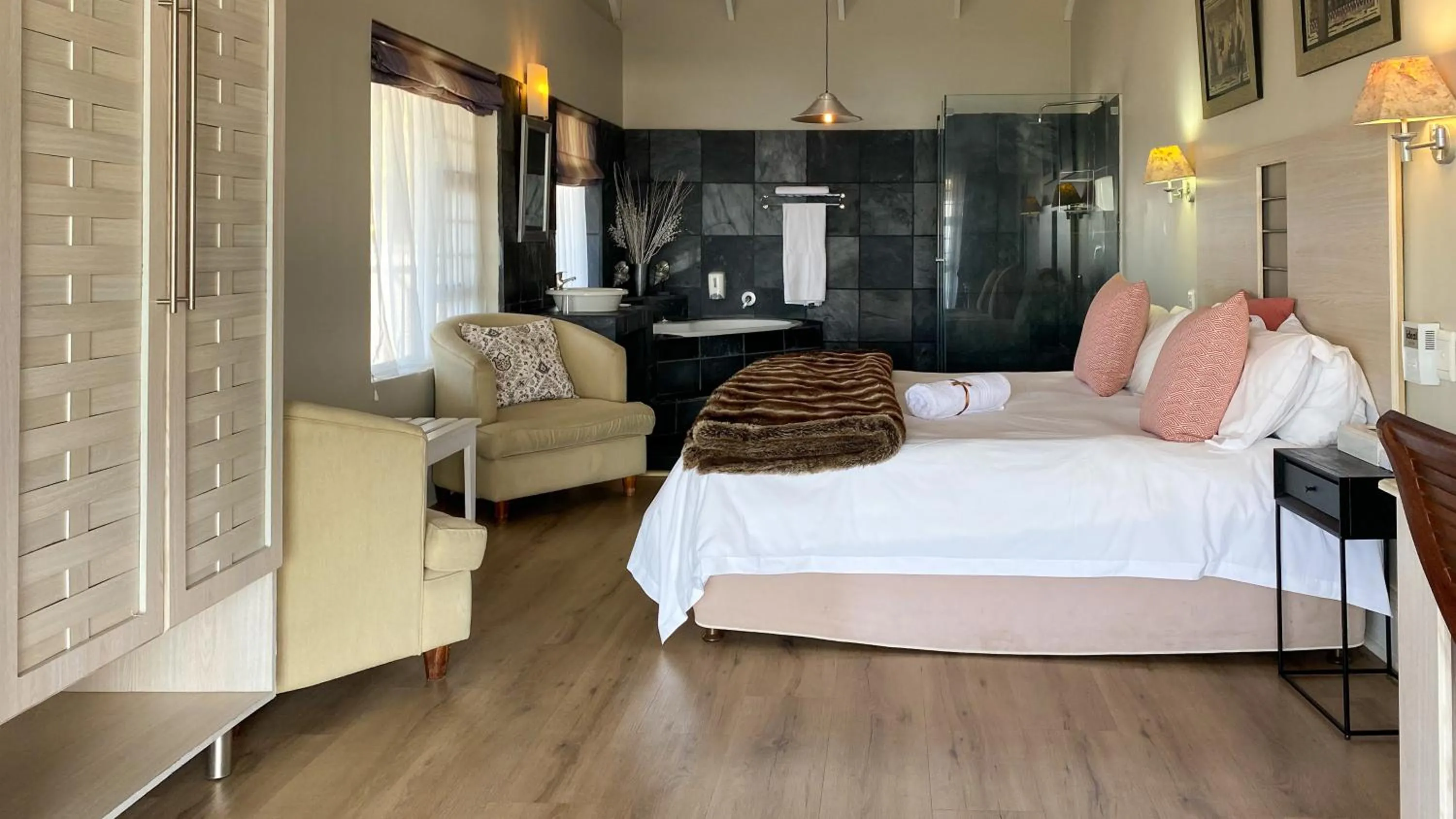 Photo of the whole room, Bed in Sir Roys at the Sea