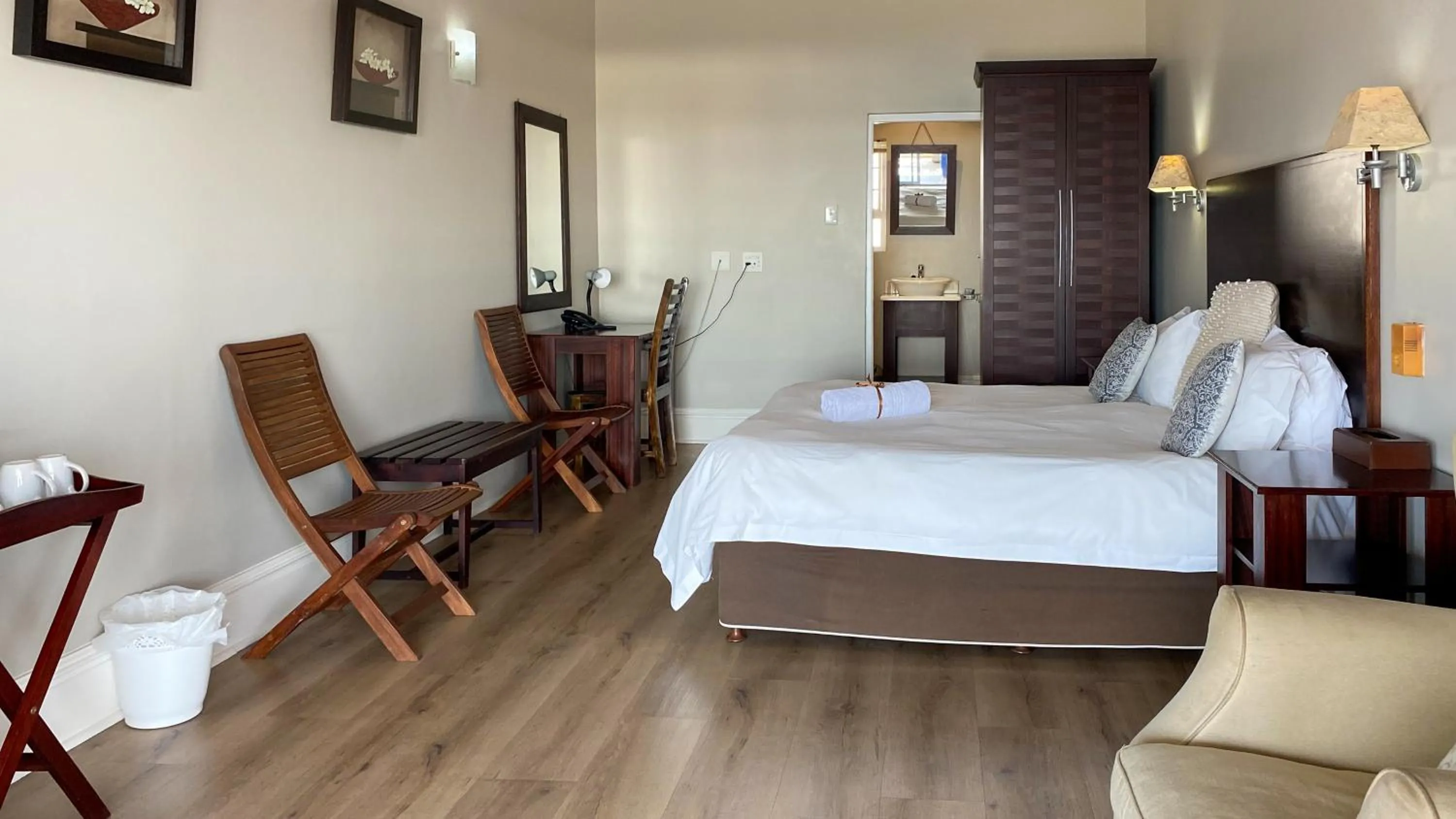 Photo of the whole room, Bed in Sir Roys at the Sea