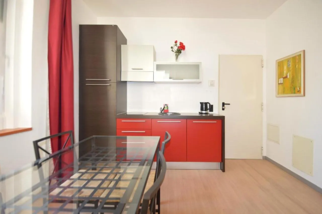 Kitchen or kitchenette in GuestHouse University by LR - self check in