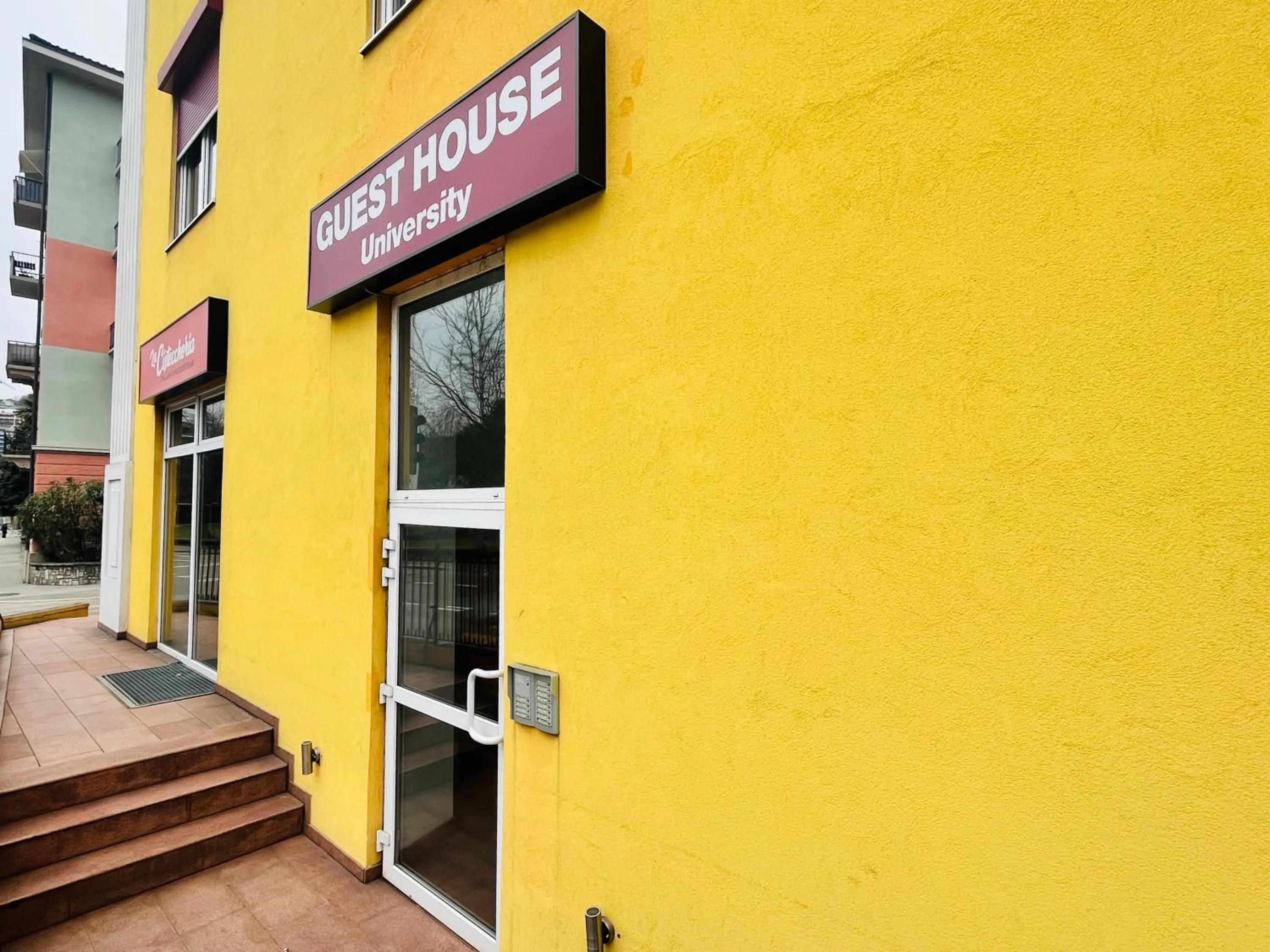 Property building in GuestHouse University by LR - self check in