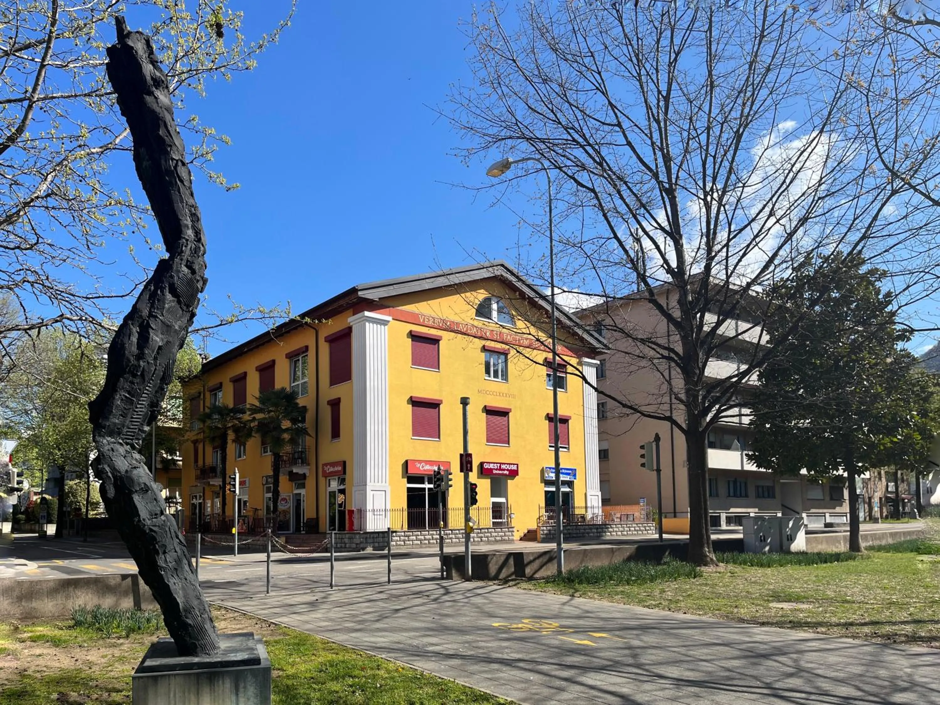 Property building in GuestHouse University by LR - self check in