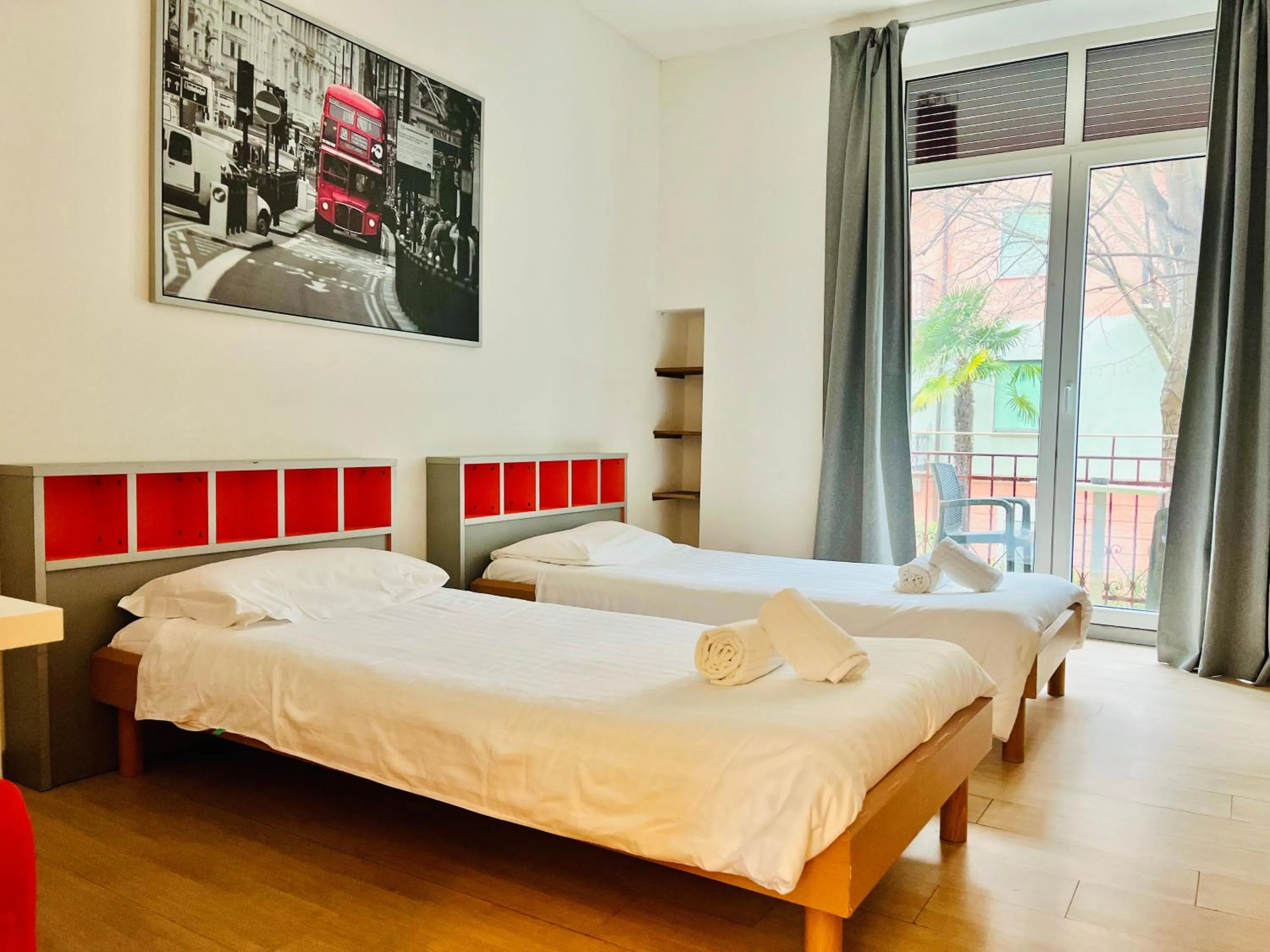 Photo of the whole room, Bed in GuestHouse University by LR - self check in