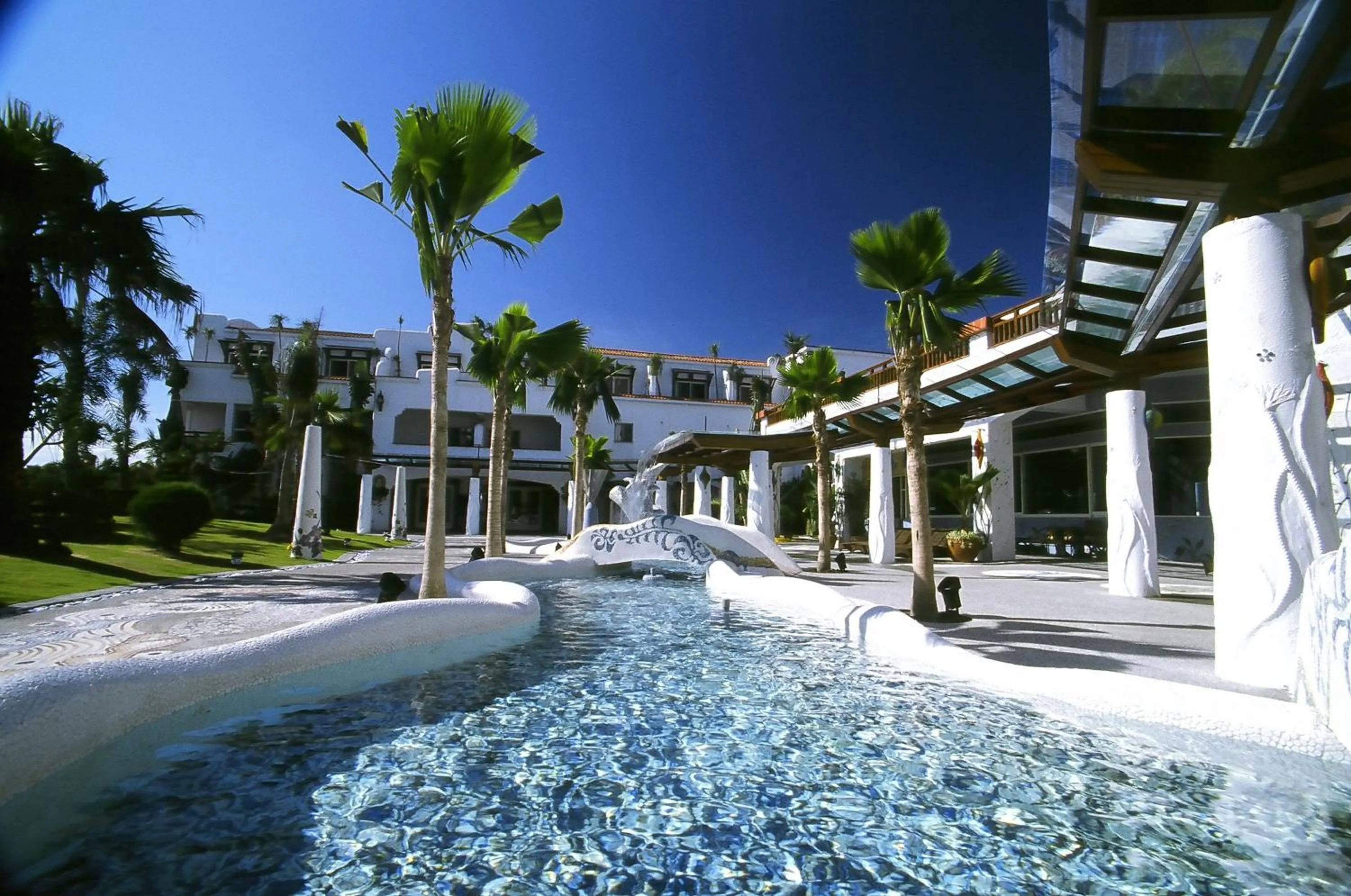 Area and facilities in Shangrila Boutique Hotel