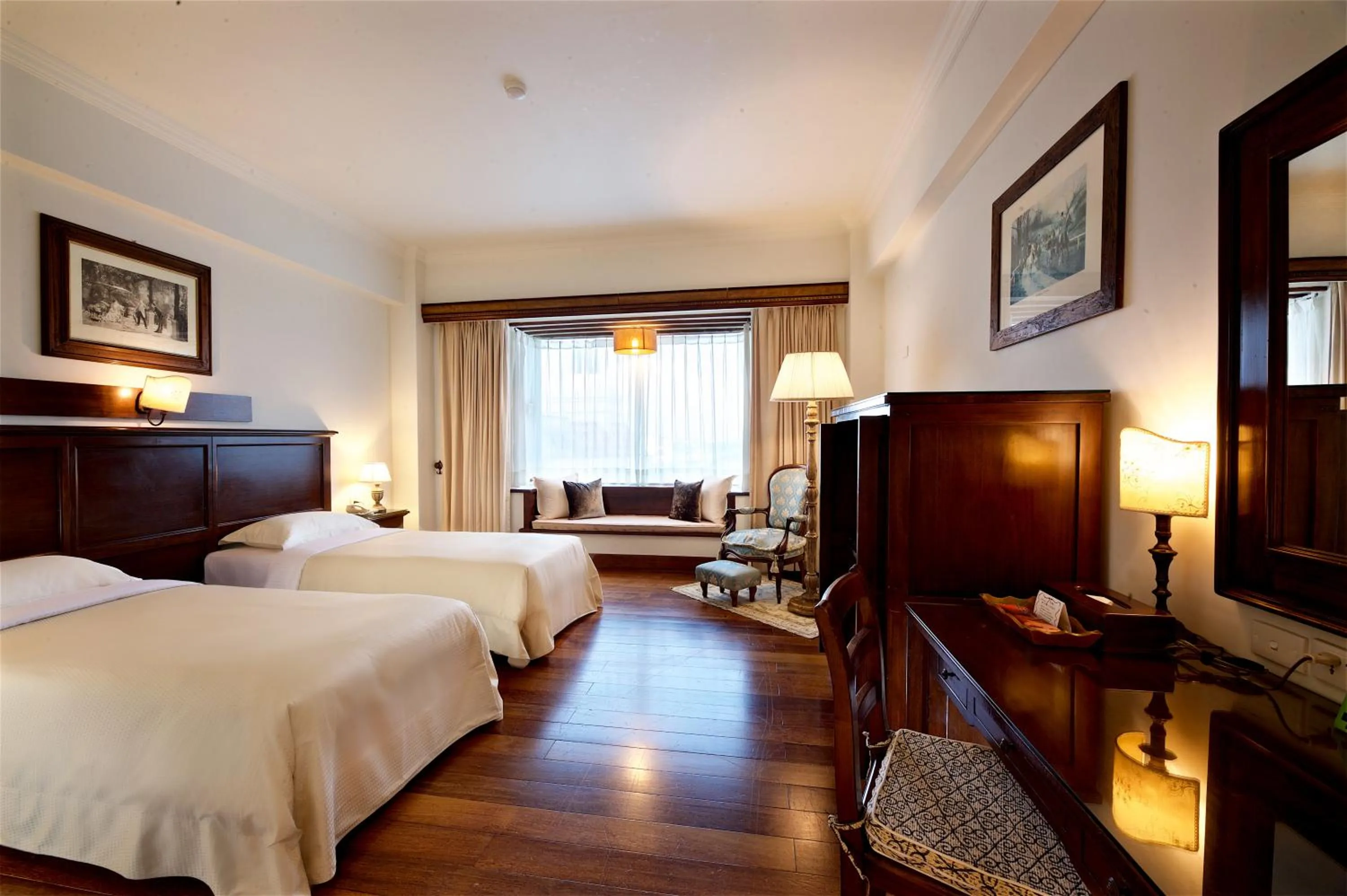 Bed in Shangrila Boutique Hotel